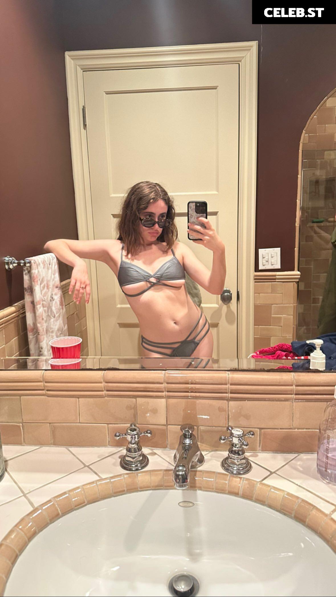 Rachel Anne Sennott Image 4406667
