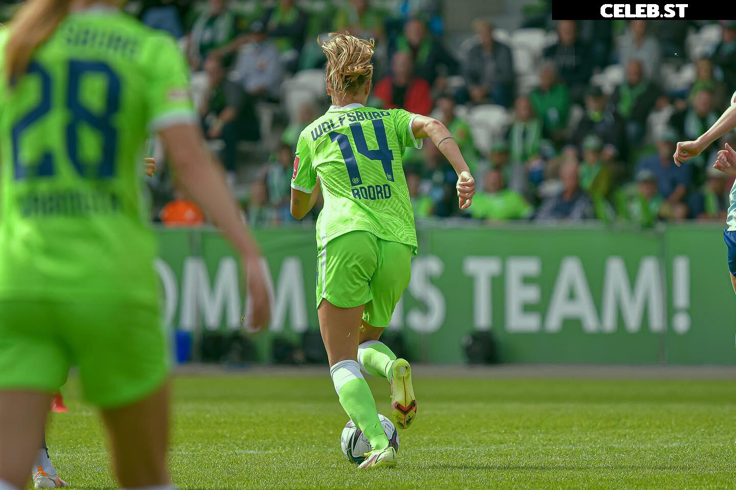 Female football/soccer players Image 4407500