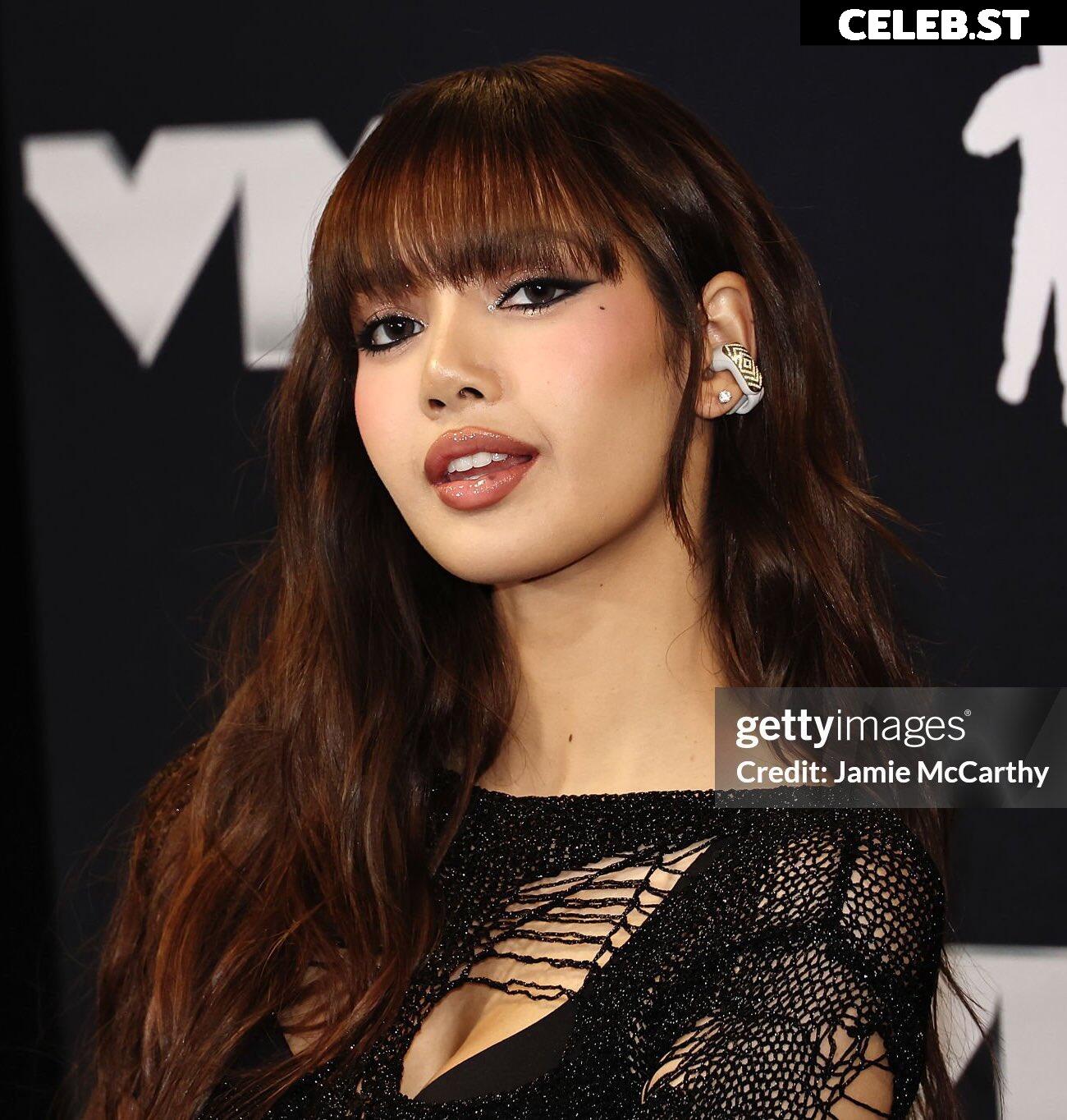 Lisa | BLΛƆKPIИK (Blackpink) Image 4404102
