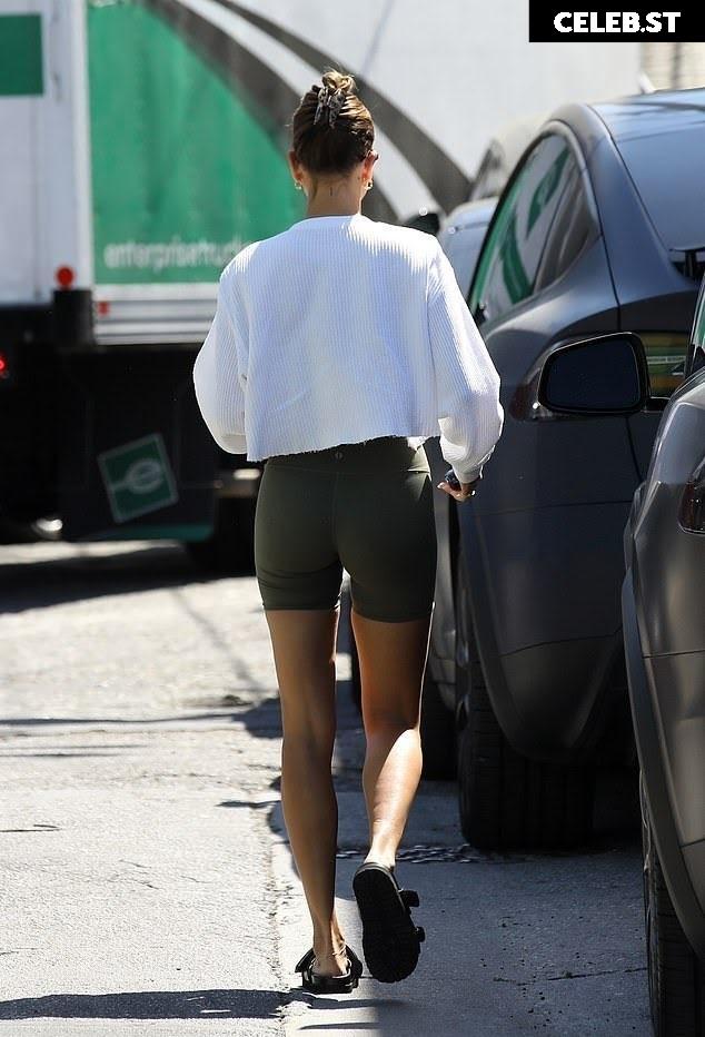 Hailey Baldwin Bieber Image 4401750