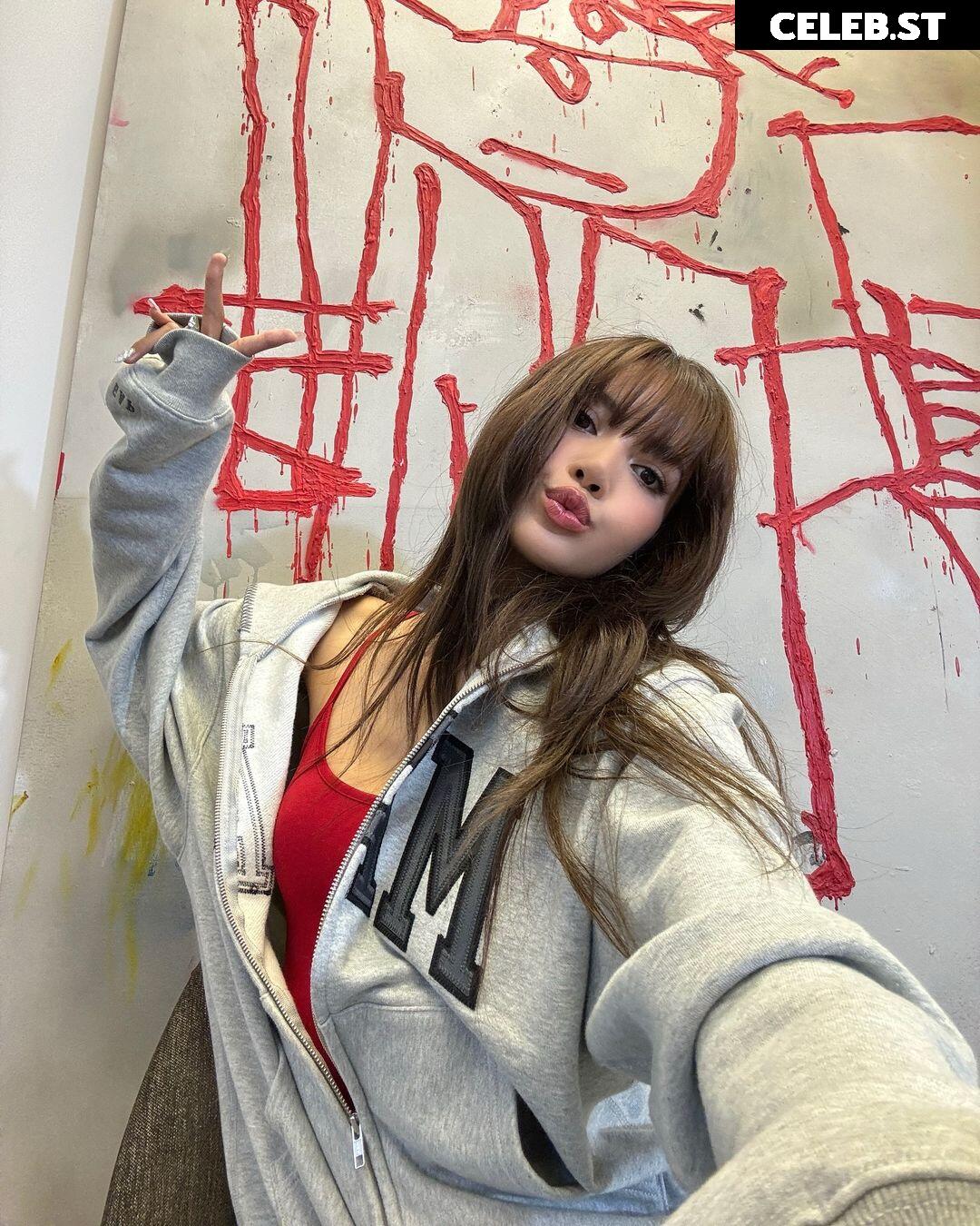 Lisa | BLΛƆKPIИK (Blackpink) Image 4401279