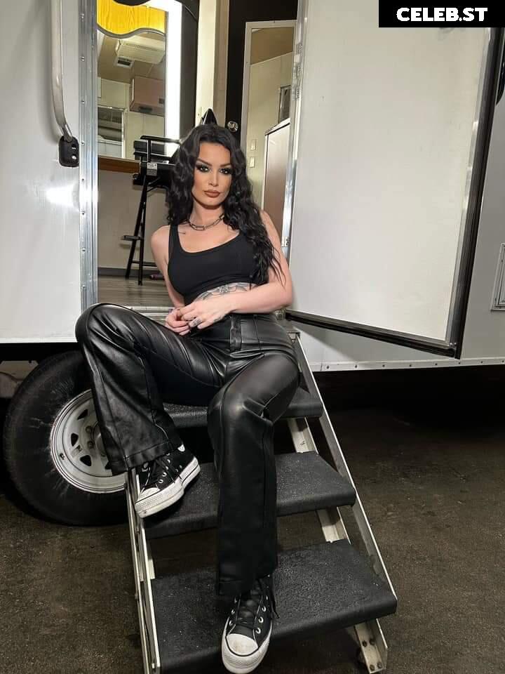 WWE's Paige / Saraya Bevis Image 4402069