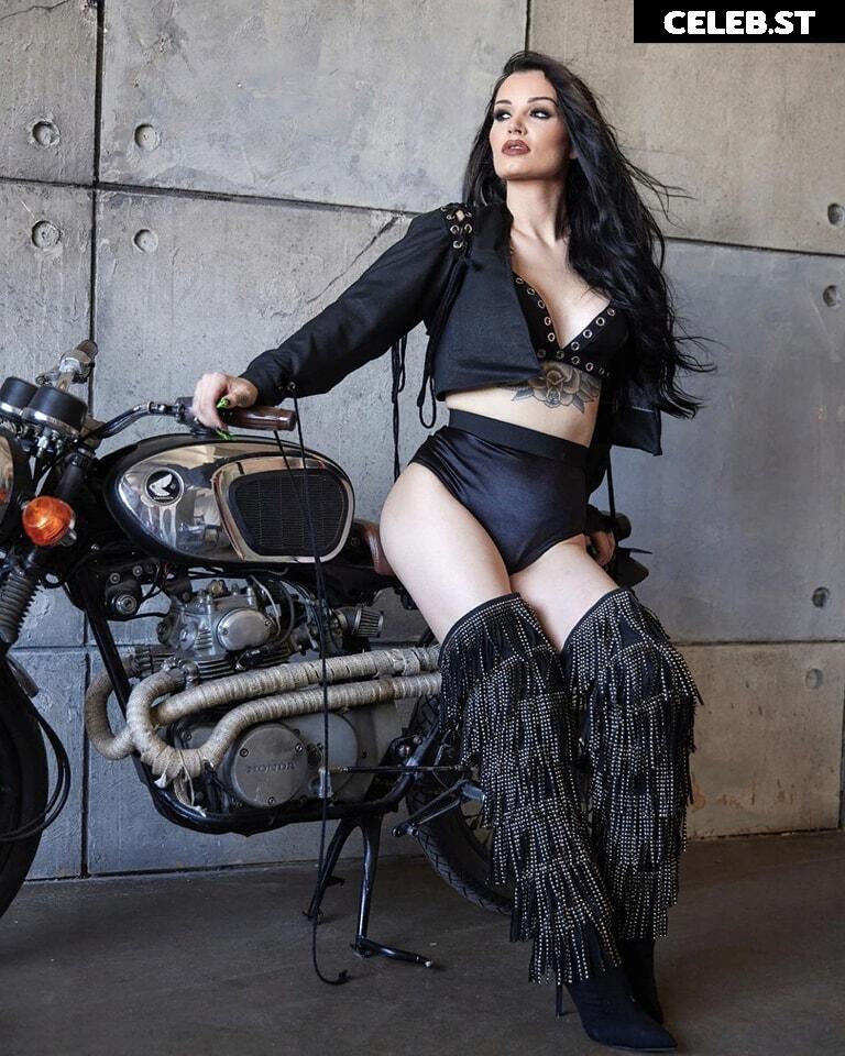WWE's Paige / Saraya Bevis Image 4400624