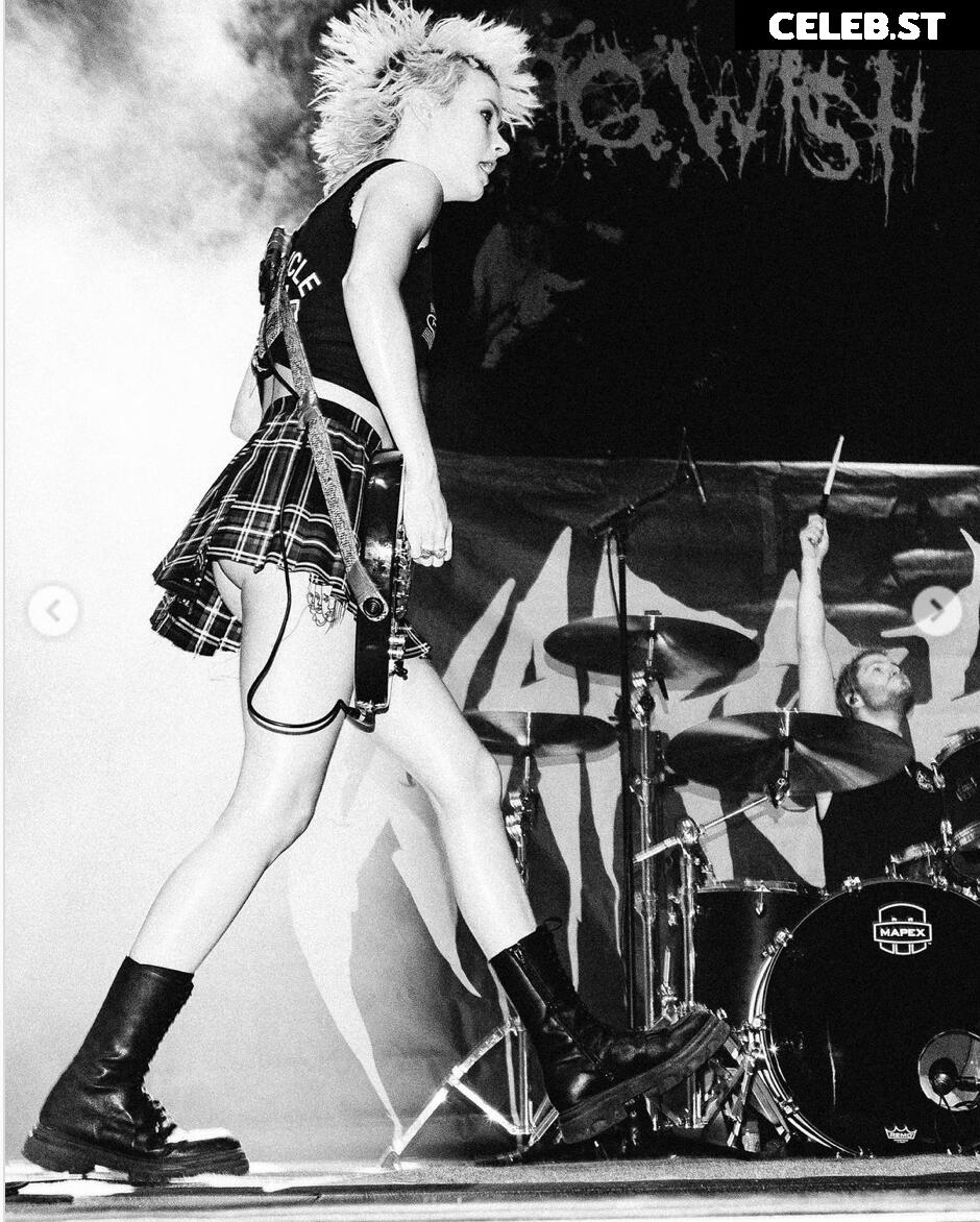 Women of Metal Image 4409754
