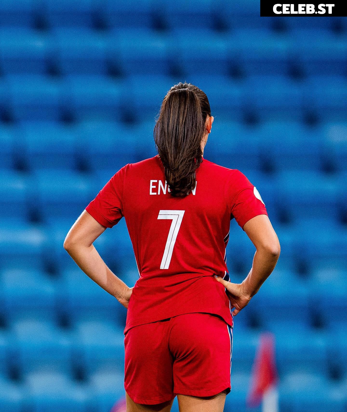 Female football/soccer players Image 4409028