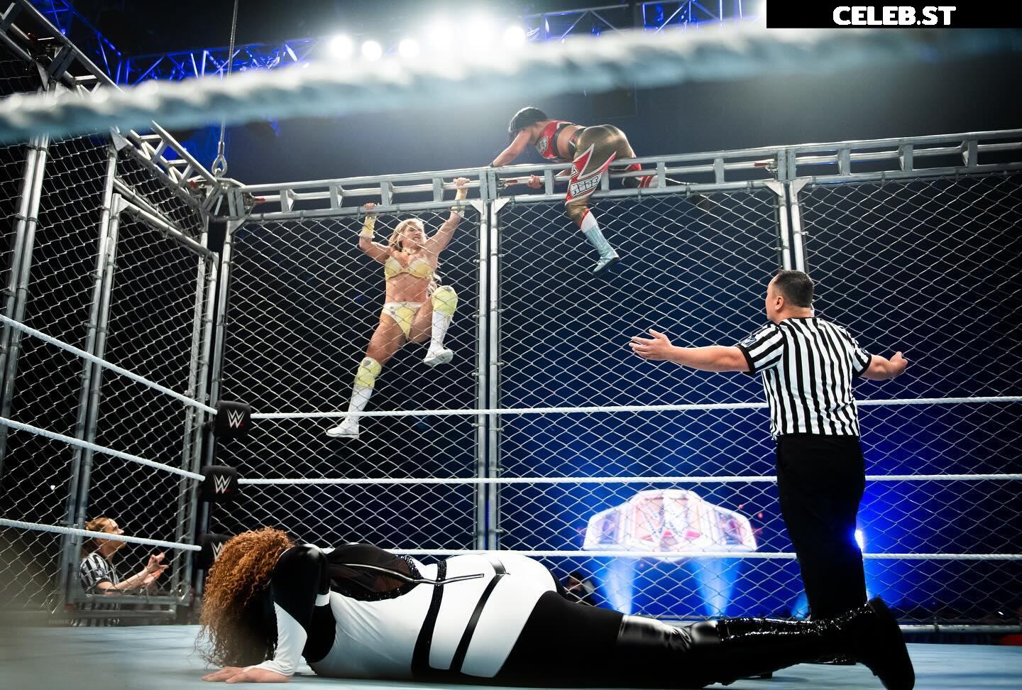 WWE Bayley / Davina Rose / Pamela Rose Martinez Image 4408890