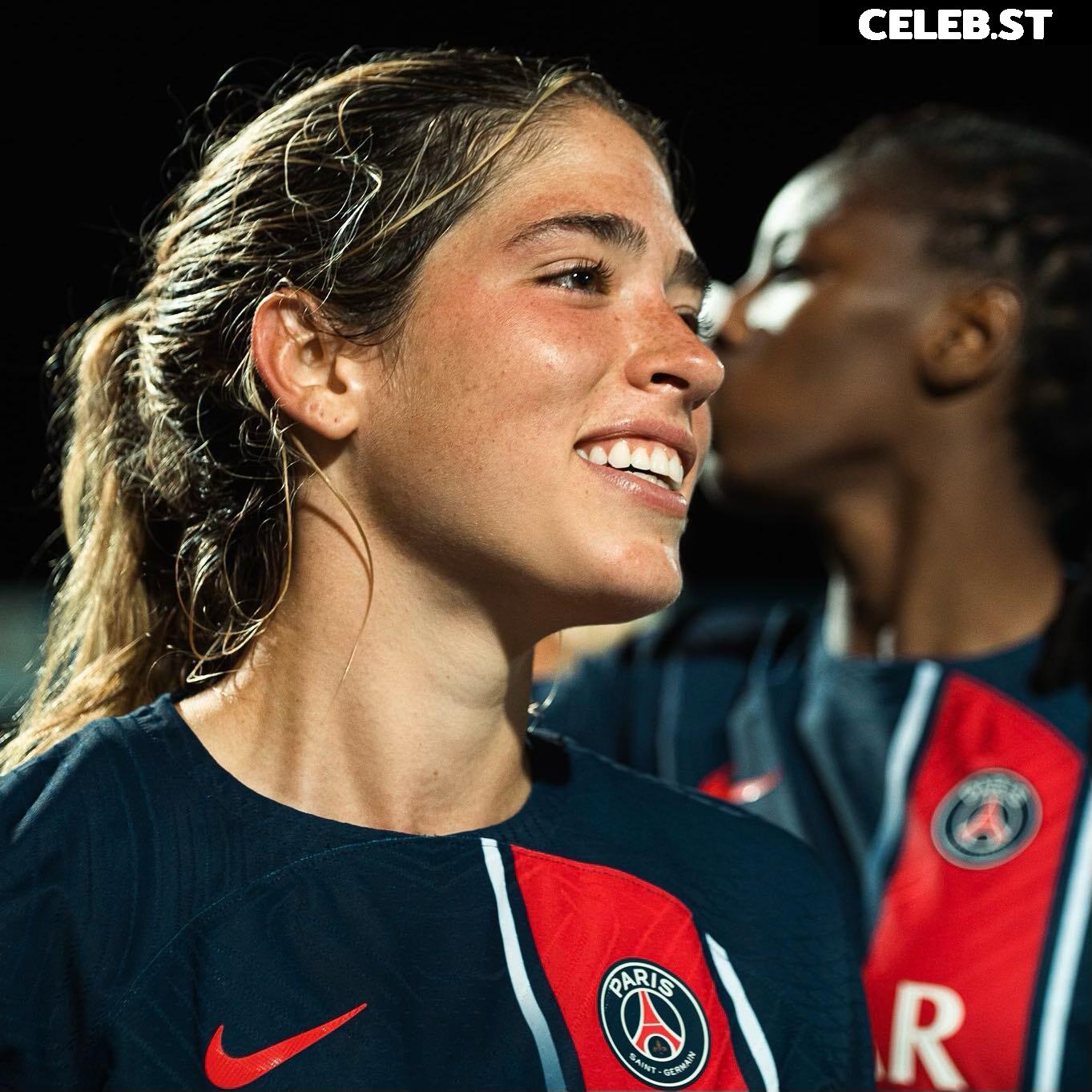 Female football/soccer players Image 4408183