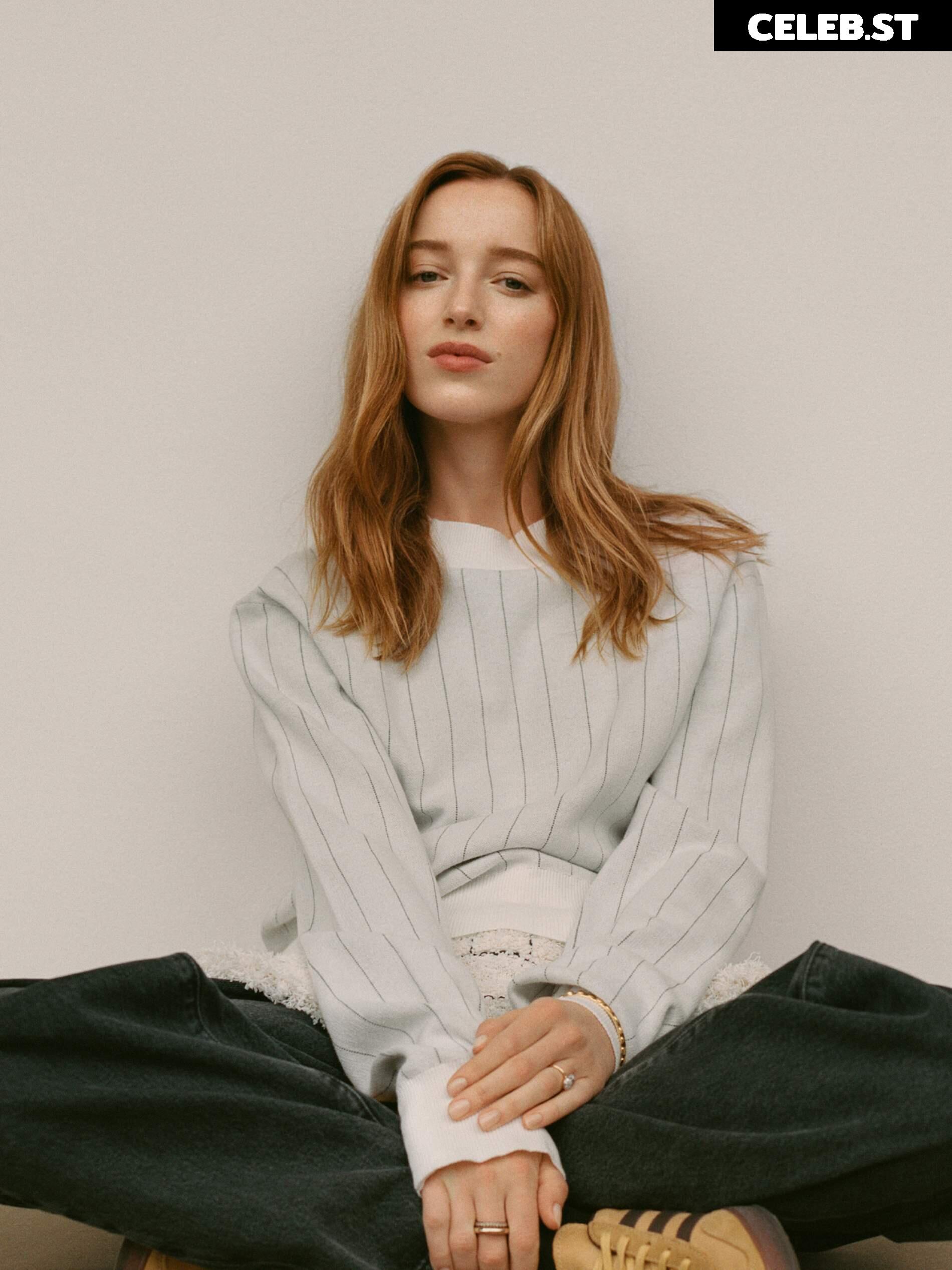 Phoebe Dynevor Image 4408395