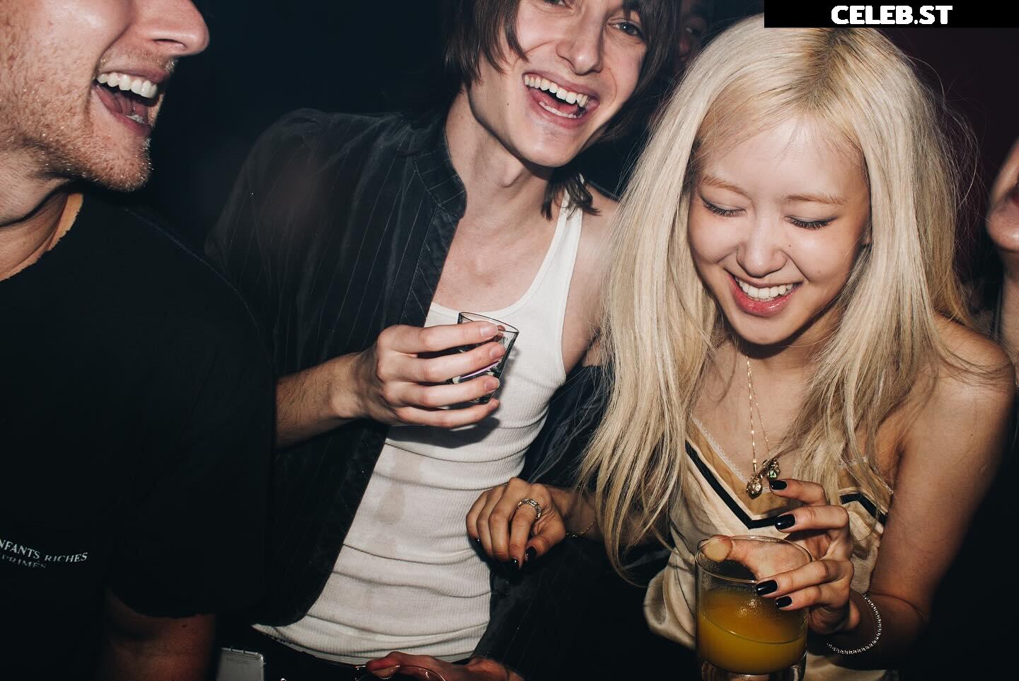 Rosé || Roseanne Park - BLΛƆKPIИK ( BLACKPINK ) Image 4505809