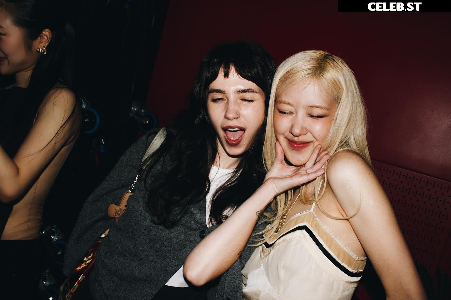Rosé || Roseanne Park - BLΛƆKPIИK ( BLACKPINK ) Image 4505836