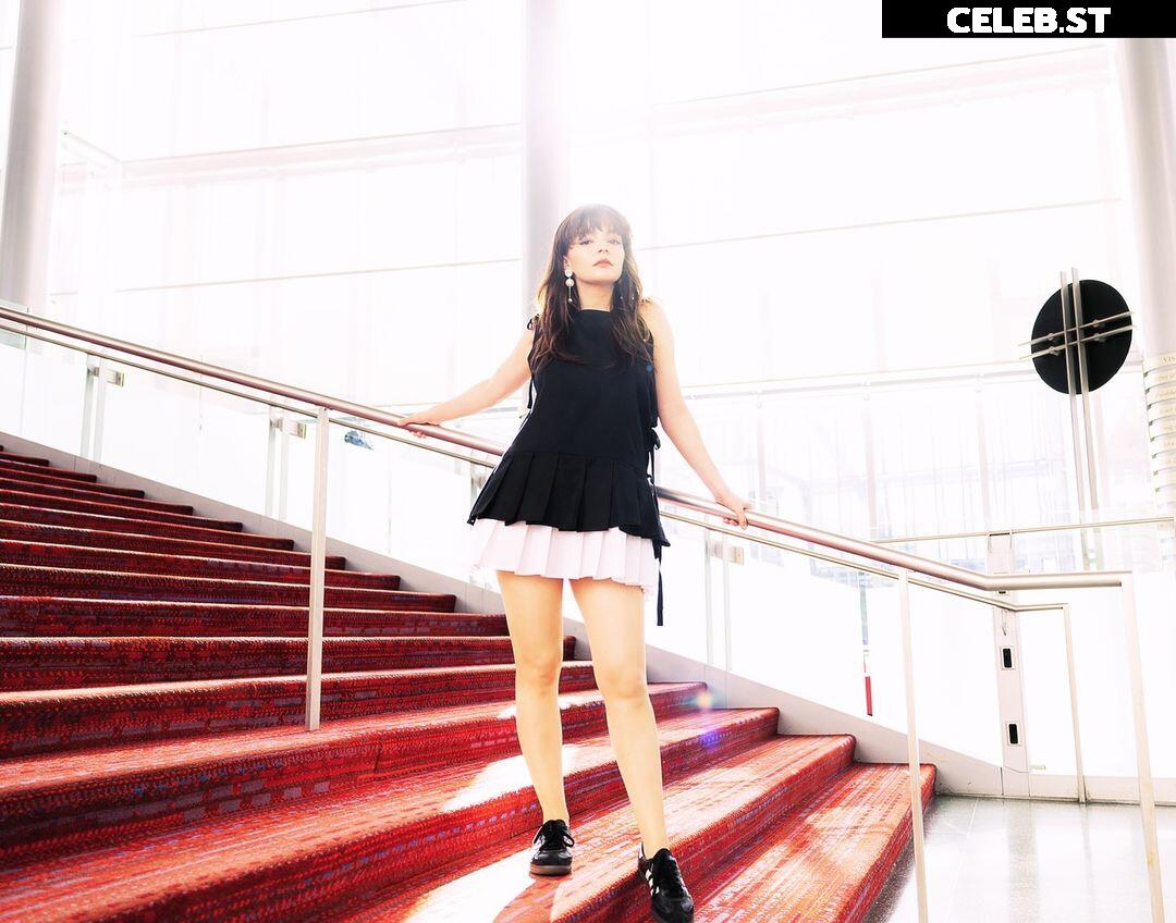 Lauren Mayberry (Singer) Image 4505515