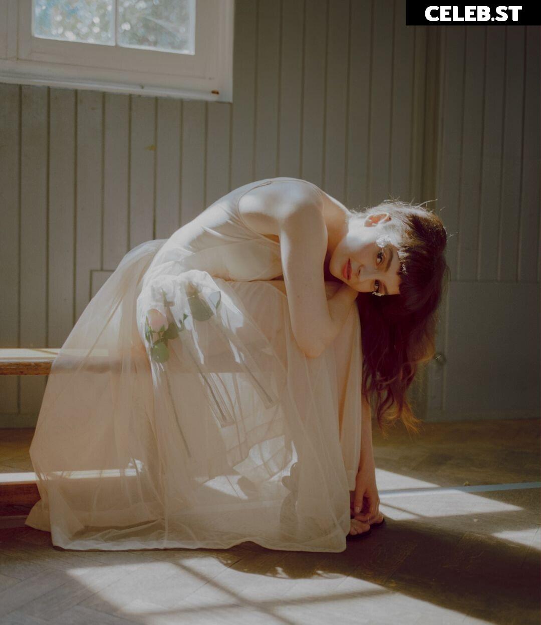 Lauren Mayberry (Singer) Image 4506838