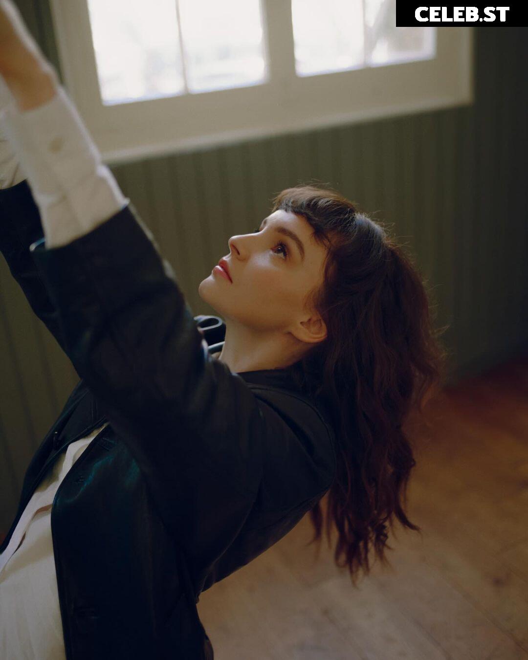 Lauren Mayberry (Singer) Image 4506757