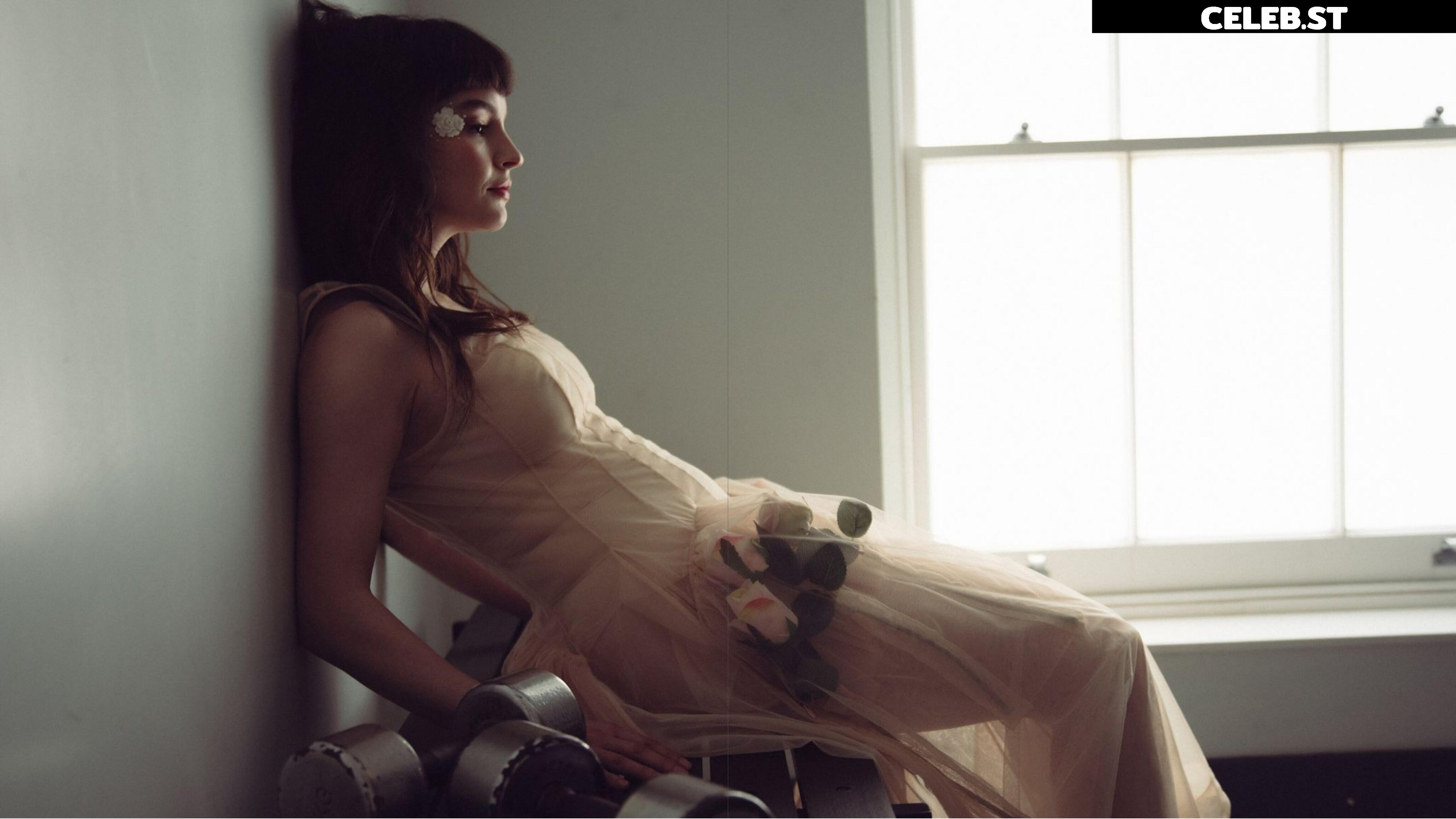 Lauren Mayberry (Singer) Image 4506770