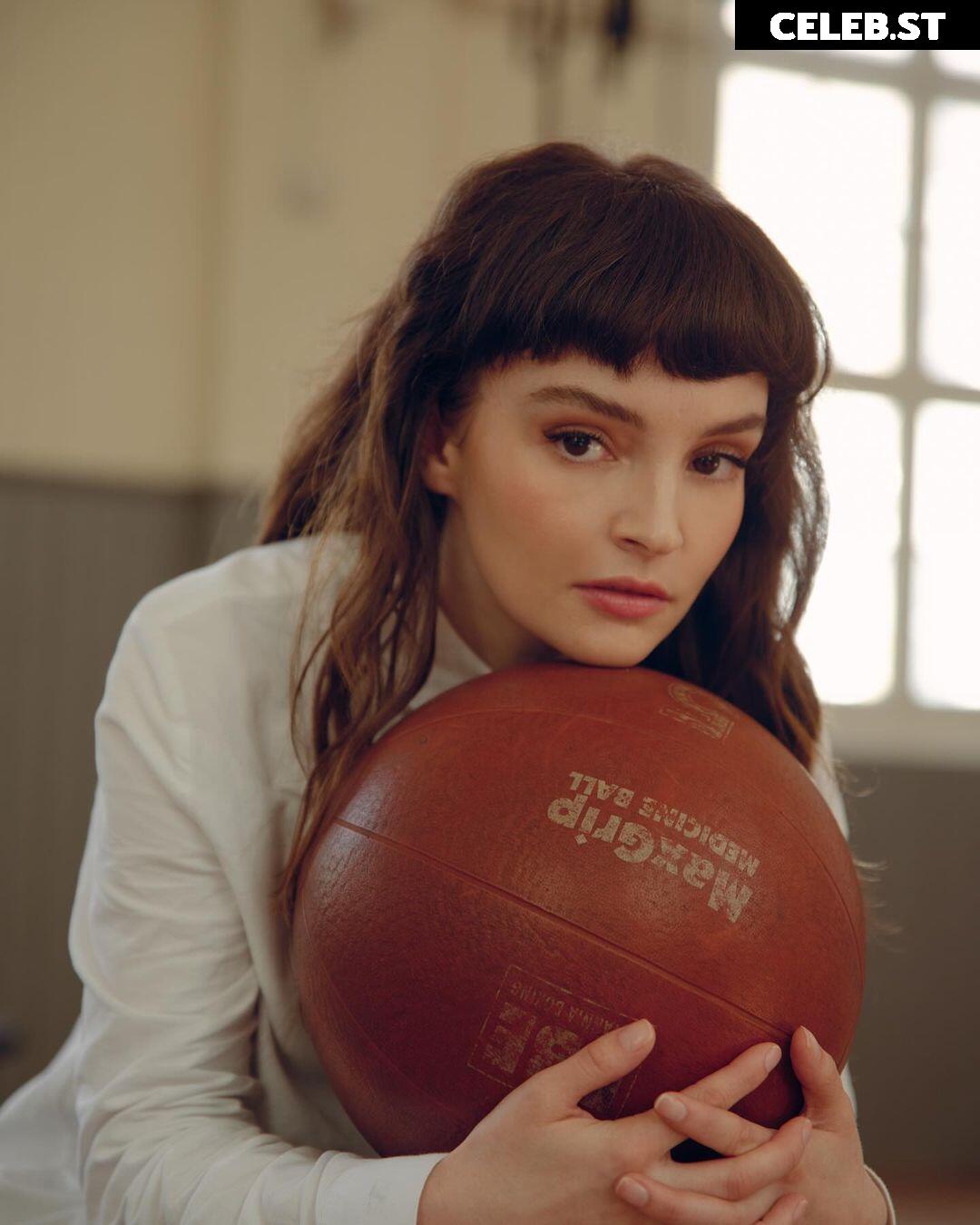 Lauren Mayberry (Singer) Image 4506731