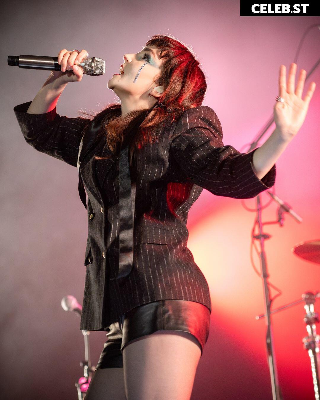 Lauren Mayberry (Singer) Image 4507683