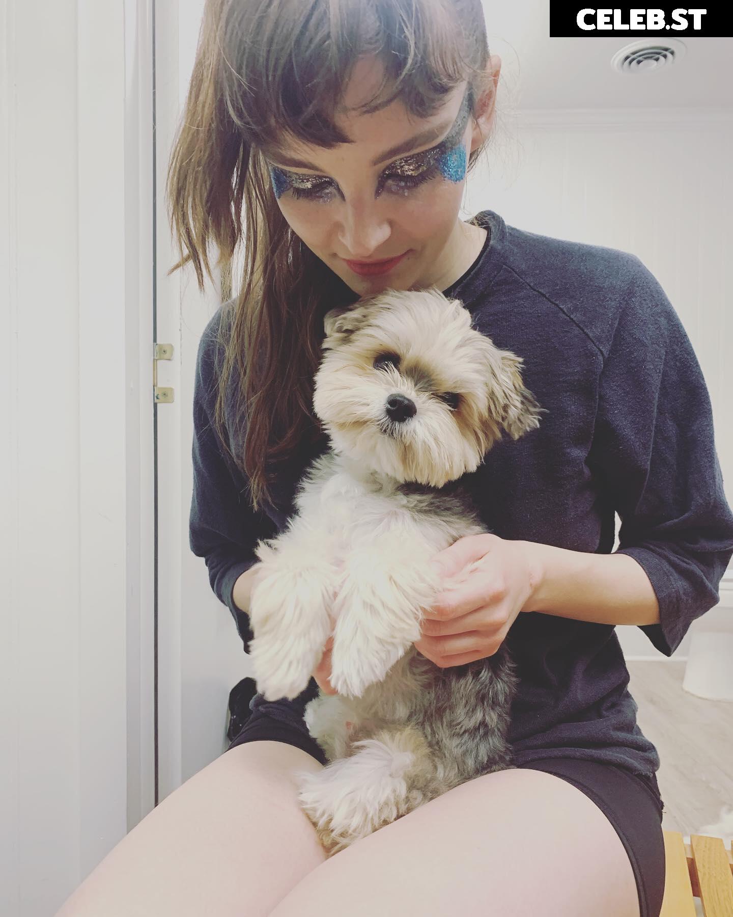 Lauren Mayberry (Singer) Image 4501745
