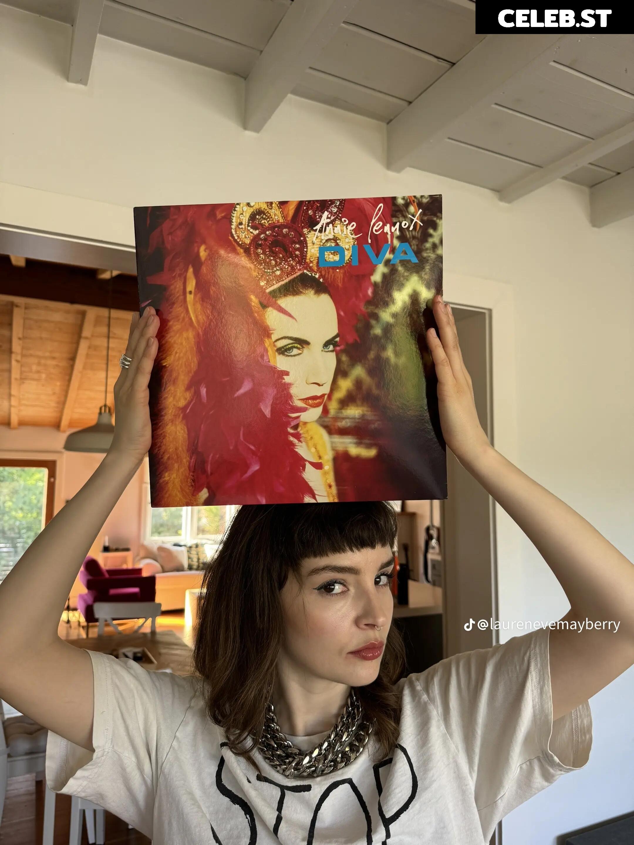 Lauren Mayberry (Singer) Image 4501019