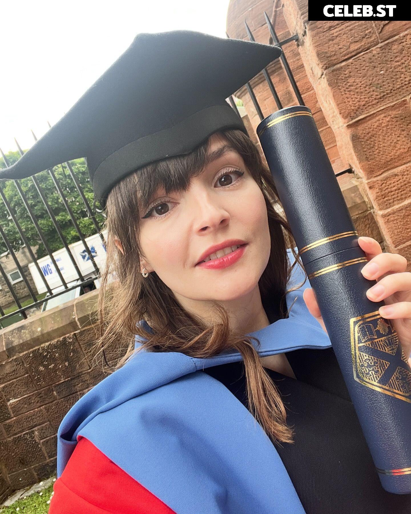 Lauren Mayberry (Singer) Image 4502917