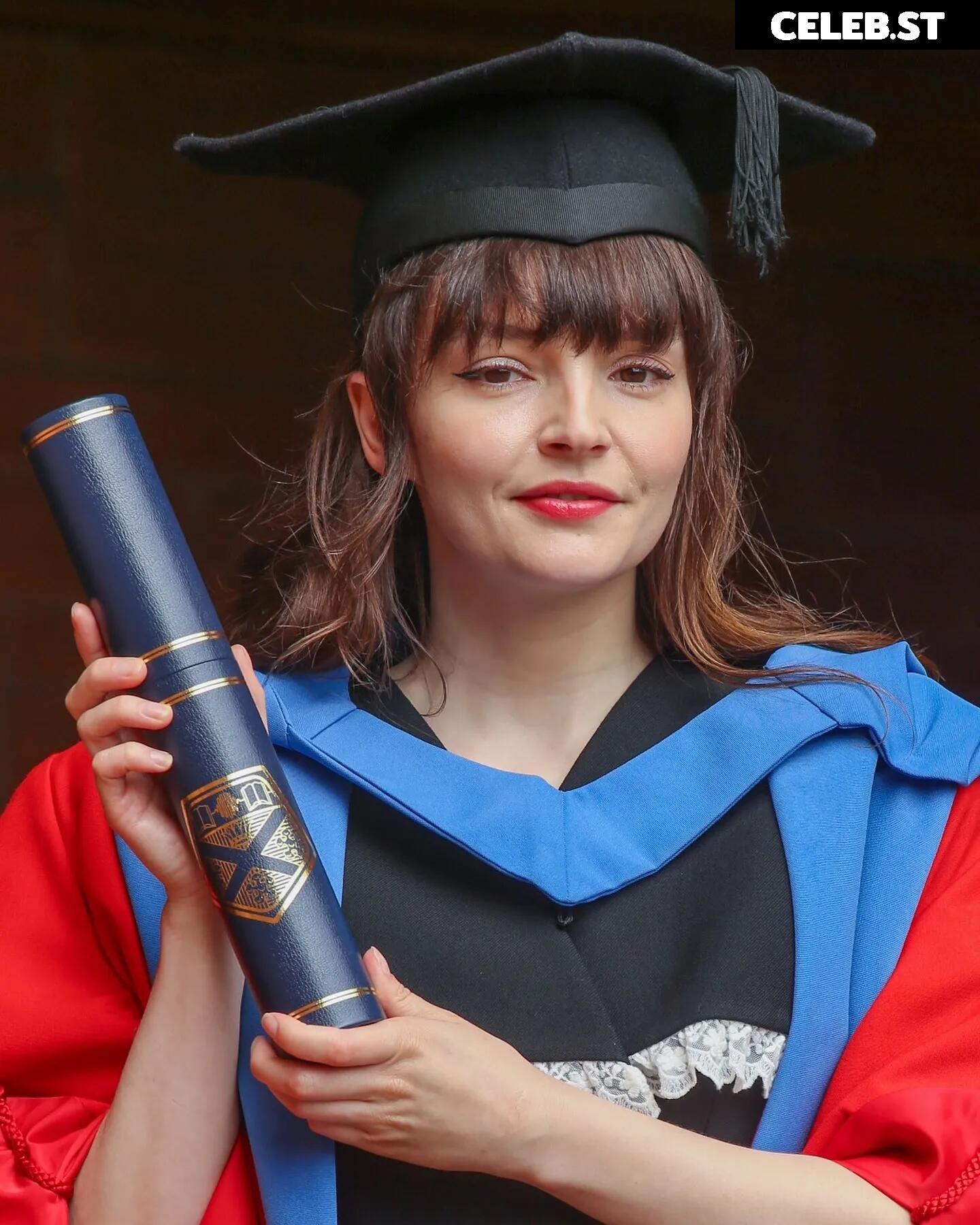 Lauren Mayberry (Singer) Image 4502906