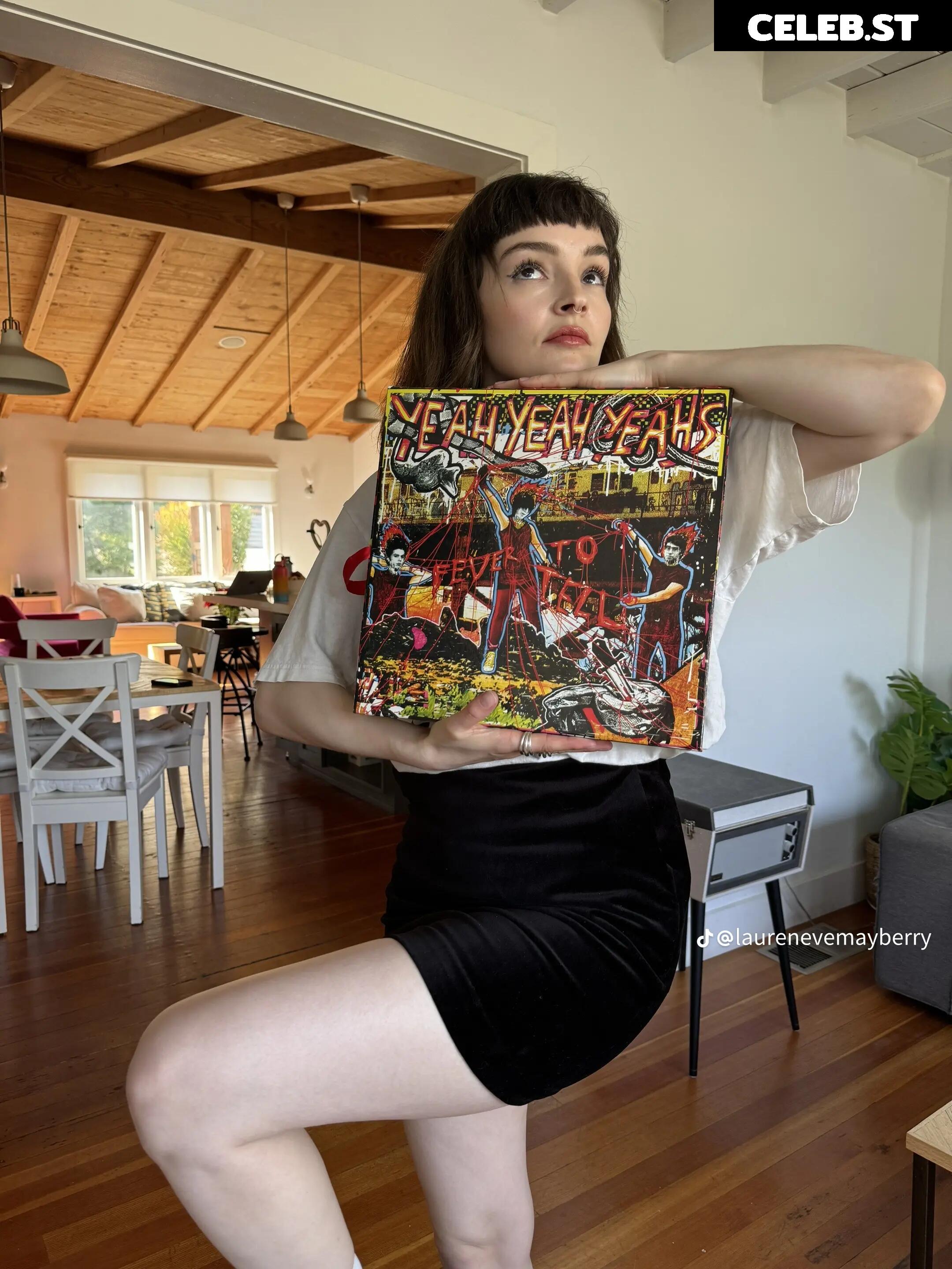Lauren Mayberry (Singer) Image 4500886