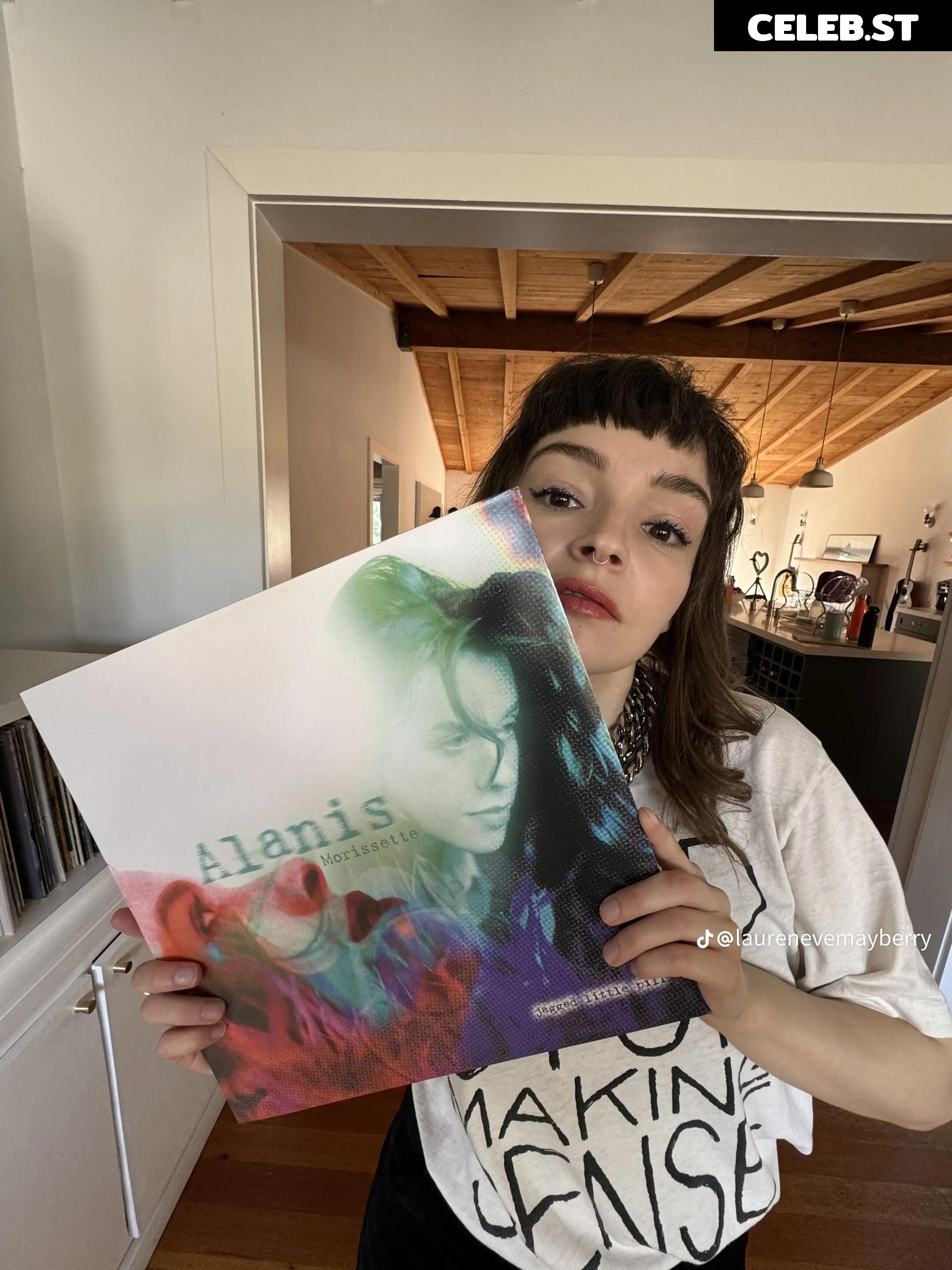 Lauren Mayberry (Singer) Image 4500938