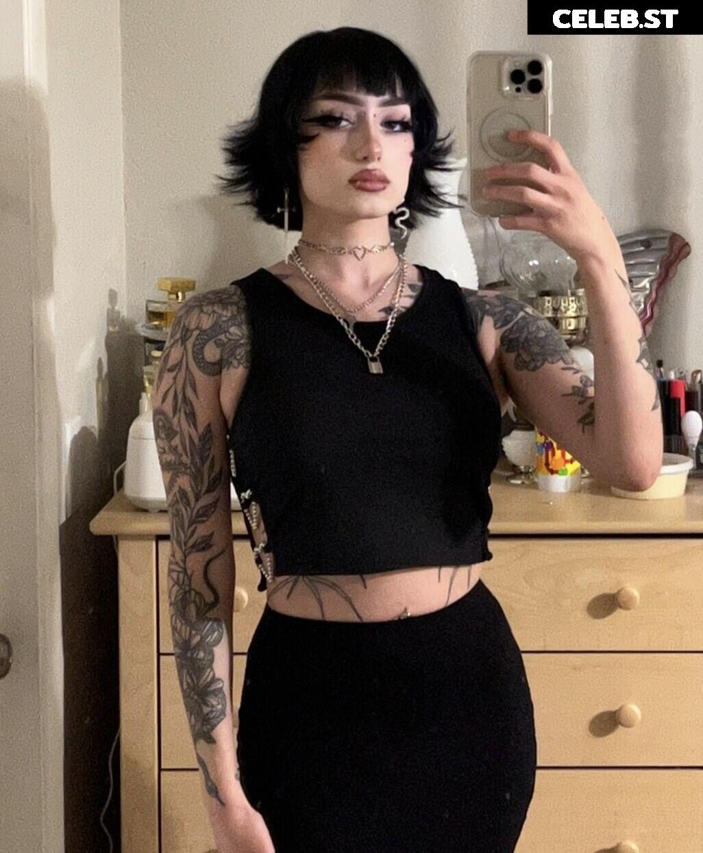 Redroomromance / Pinkroomromance / Rozr Image 4695563