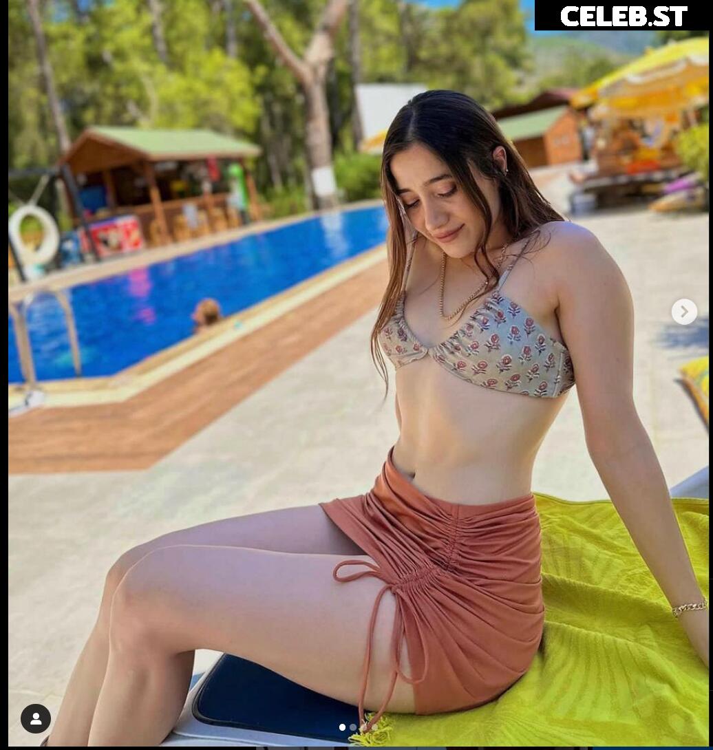 Merve Elmas / mrv.lms Image 4695329