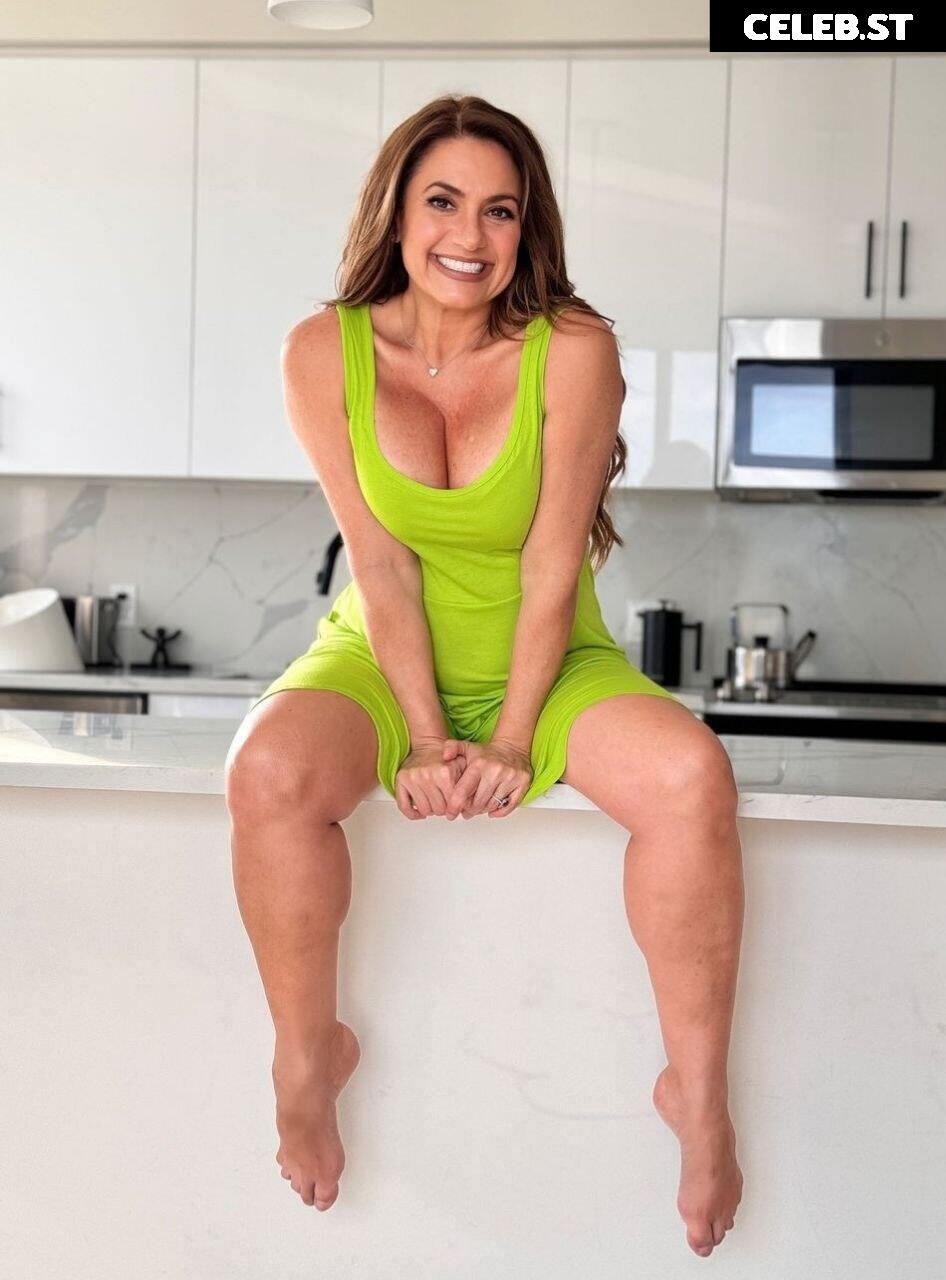 Penelope Menchaca TV host Image 4690775