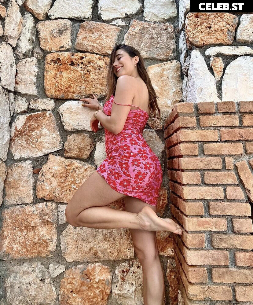 Merve Elmas / mrv.lms Image 4690235