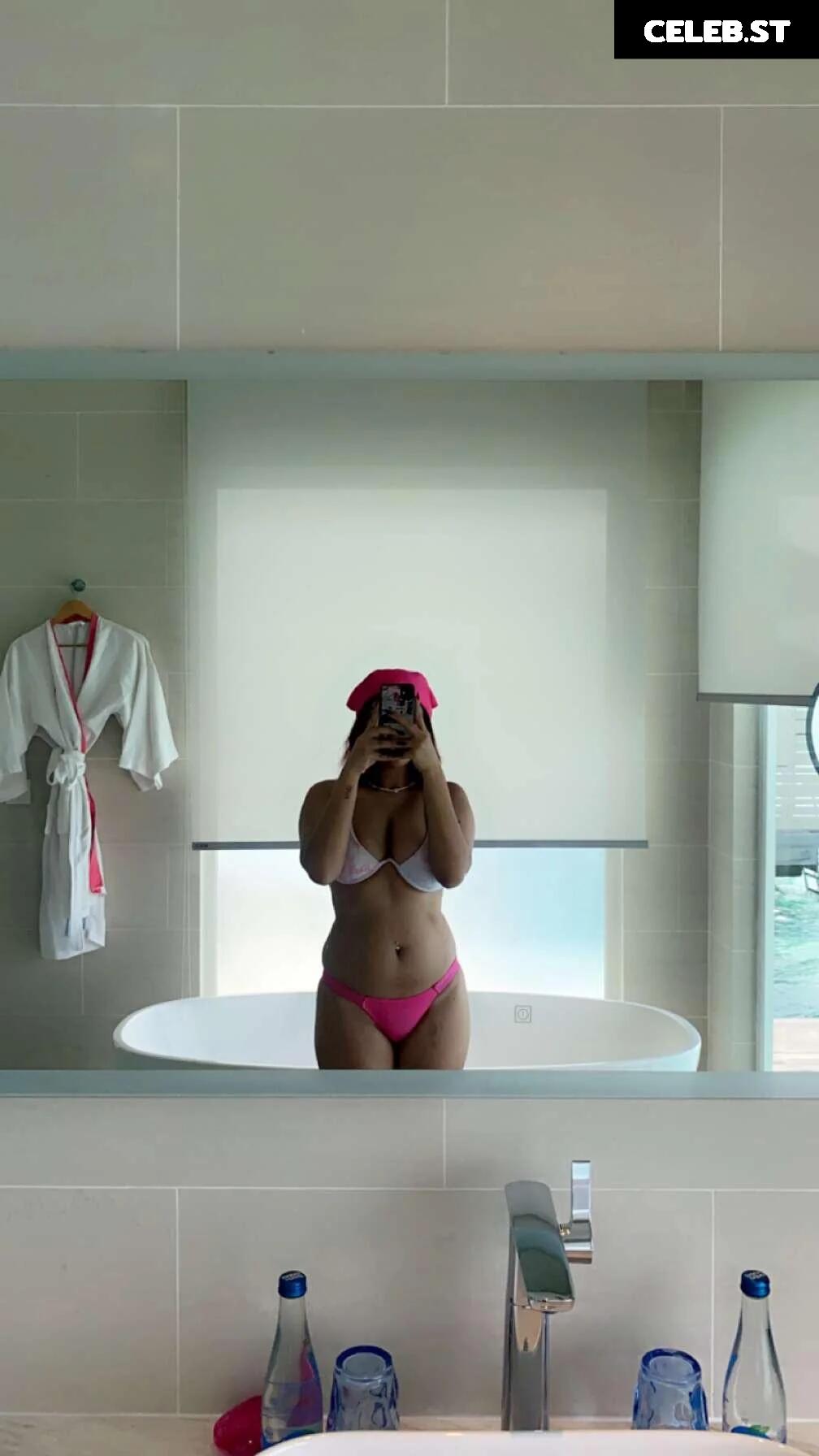 shreyxa  / Shreya Chadda Image 4699179