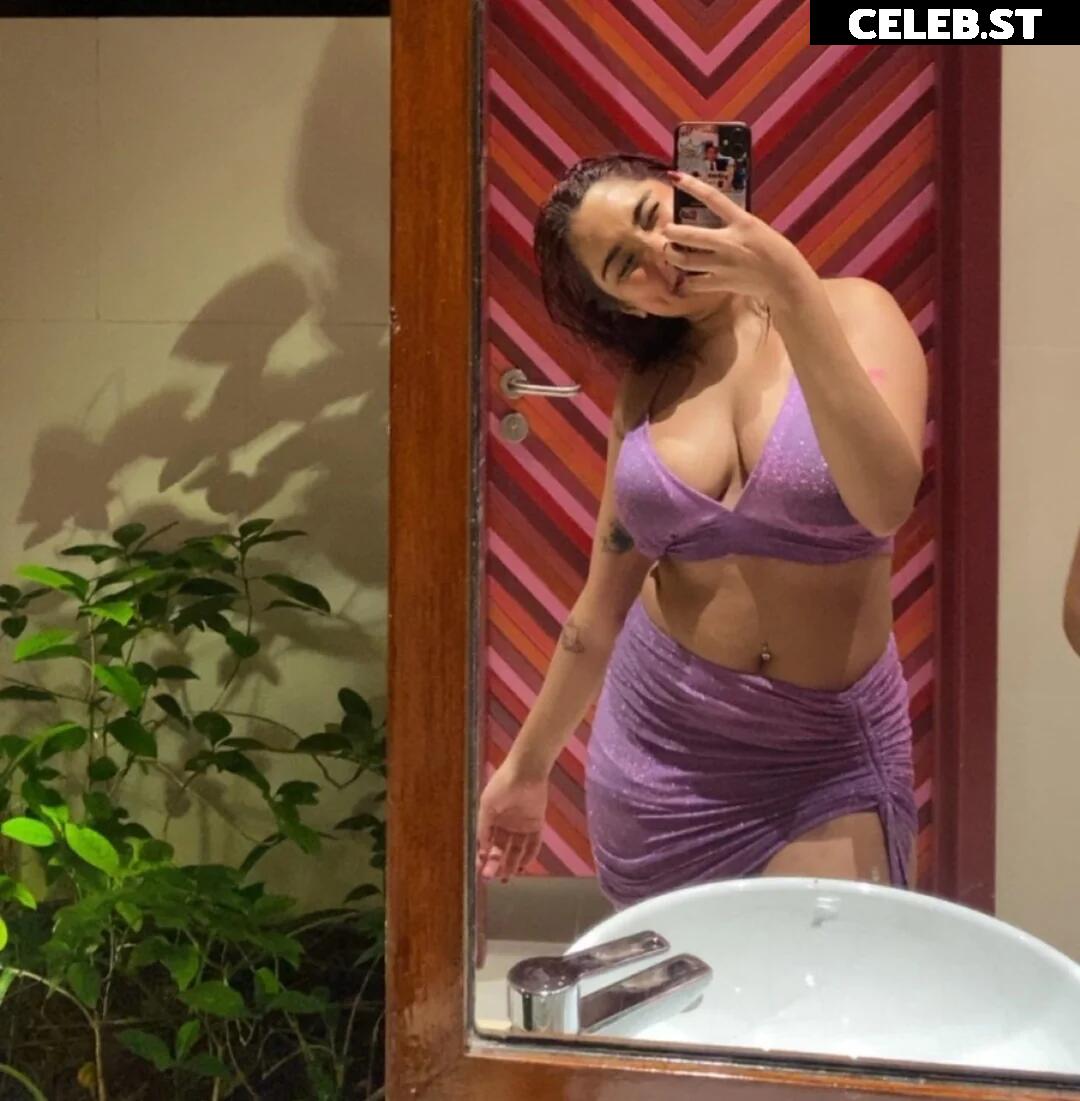 shreyxa  / Shreya Chadda Image 4698909