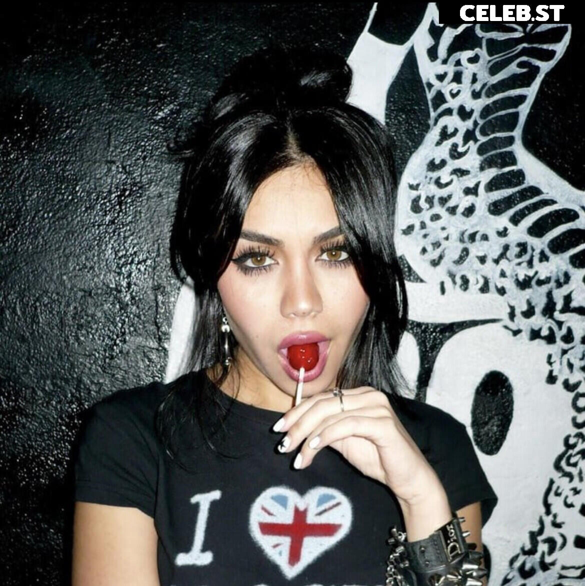 Tara yummy Image 4676990