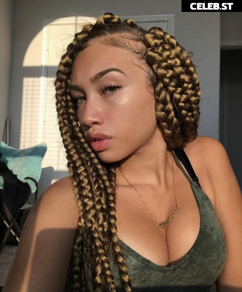 Yasmeen nicole / llil.yas Image 4660763