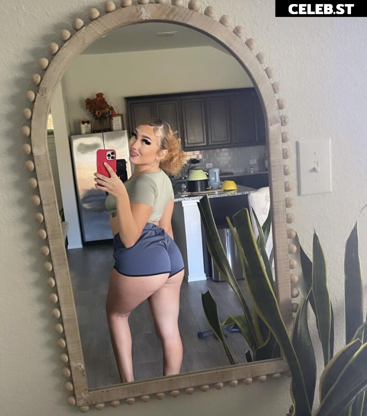 Yasmeen nicole / llil.yas Image 4659417
