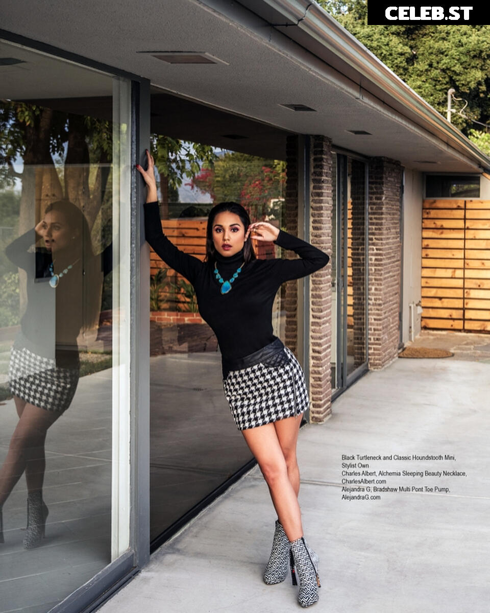 Summer Bishil Image 4605529