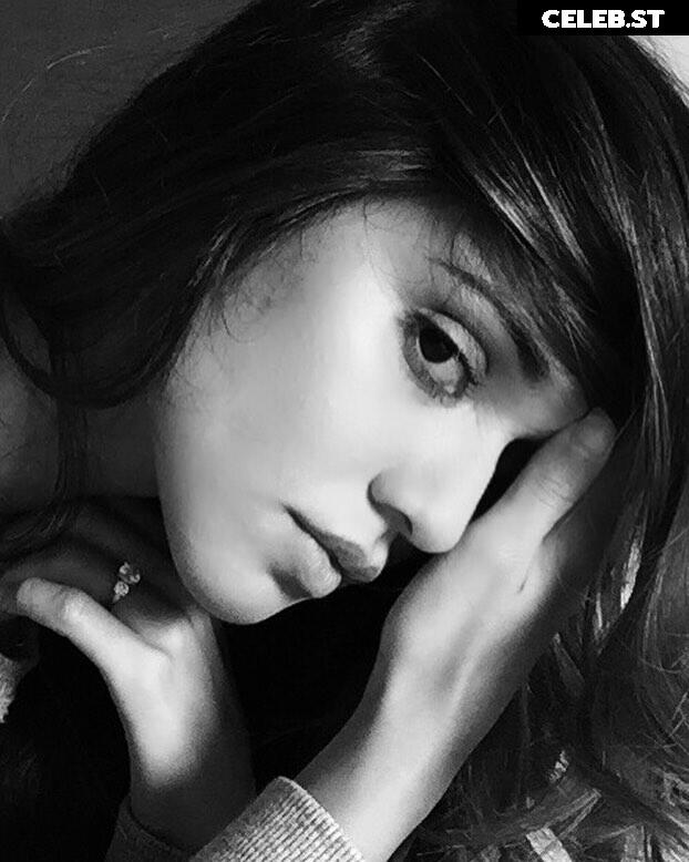 Summer Bishil Image 4603829