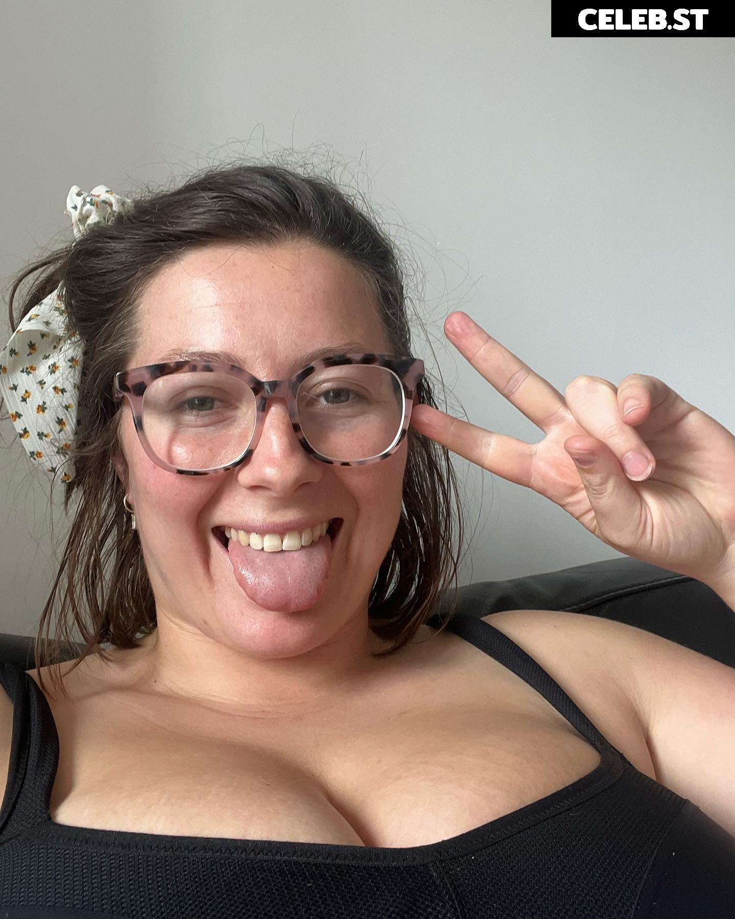 Bel Larcombe slice_of_salami_ Image 4608415