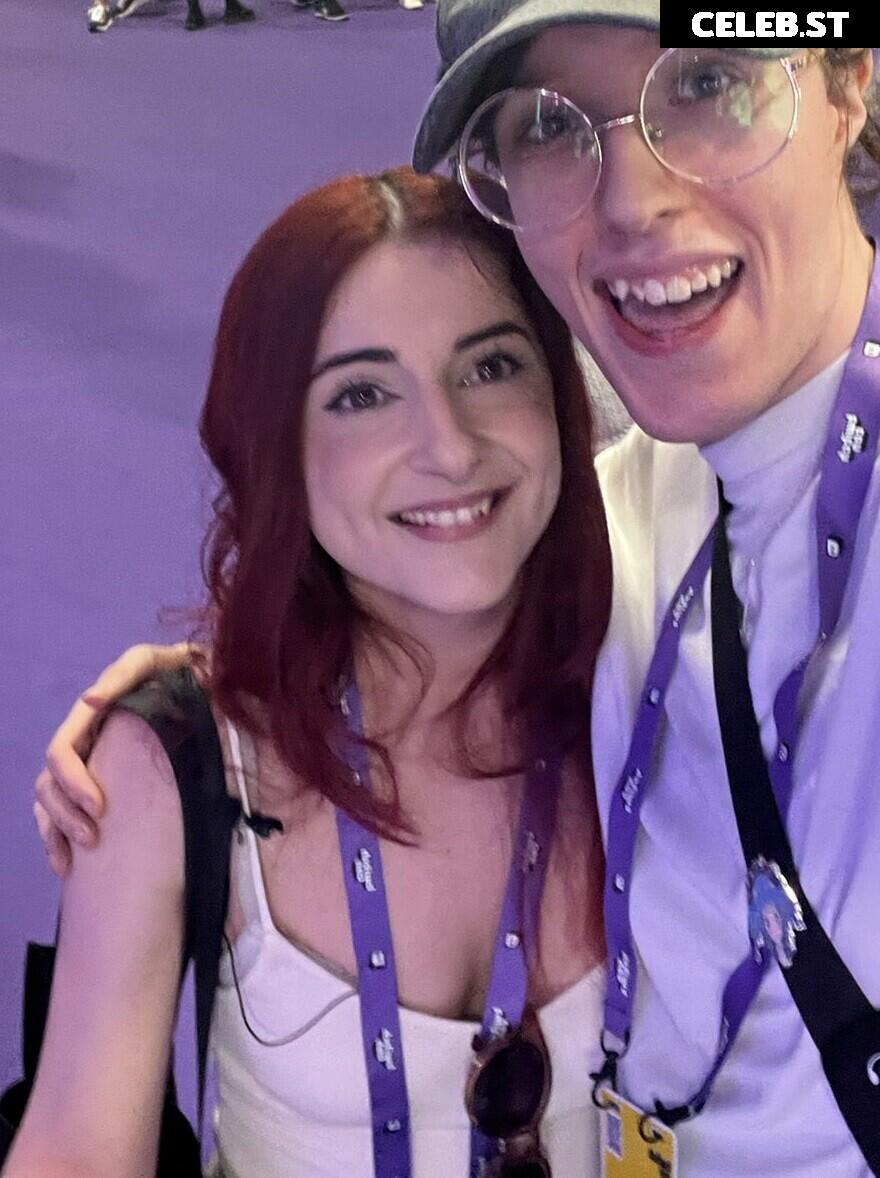 Anniefuchsia Image 4797701