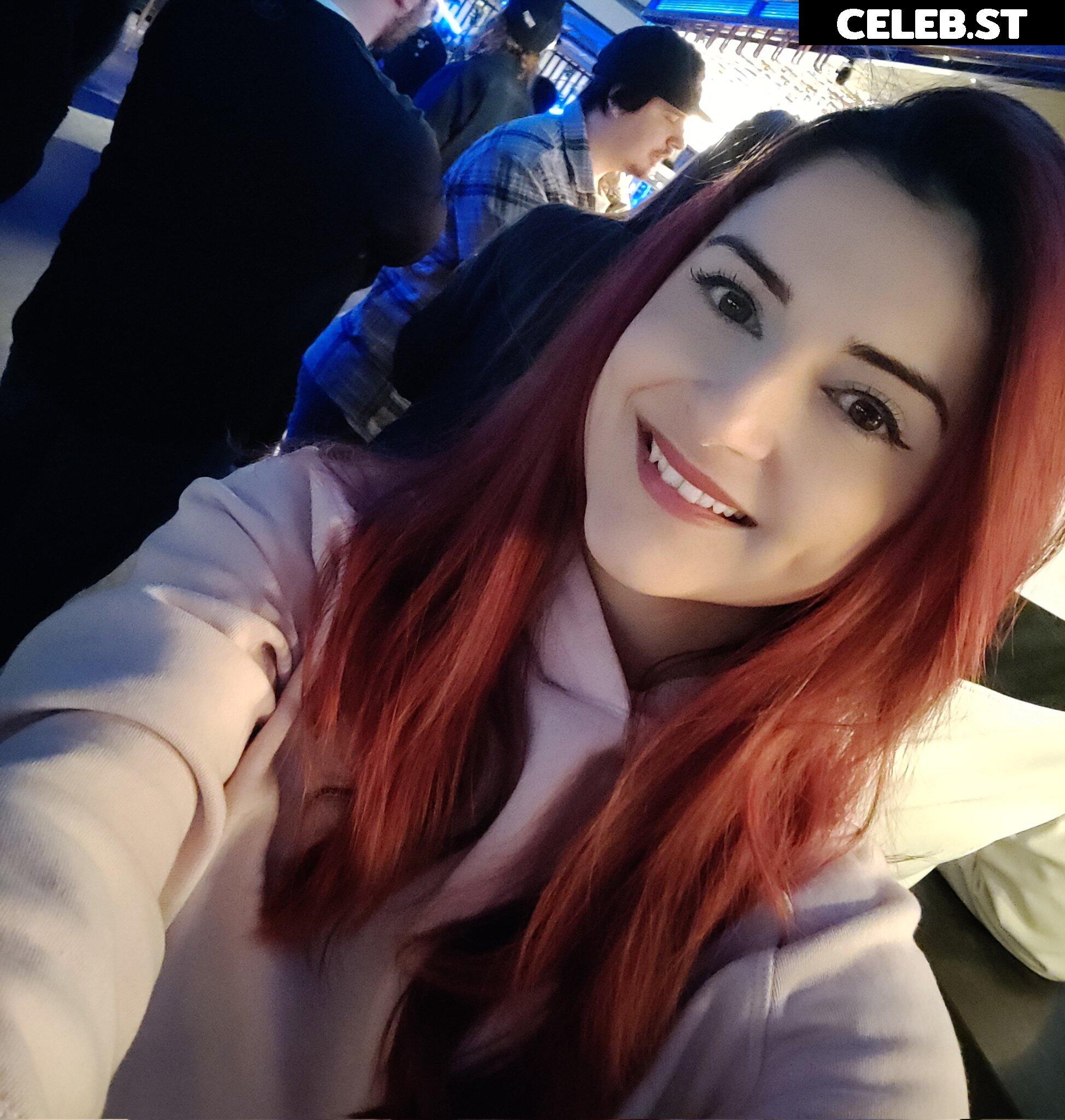 Anniefuchsia Image 4794415