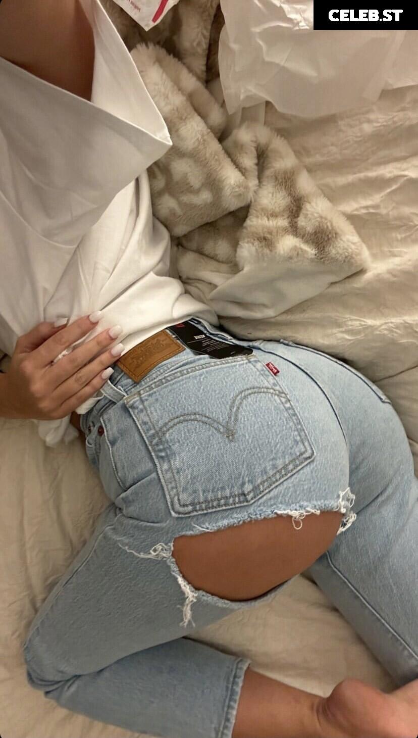 Breckie Hill / @breckiehill Image 4794011