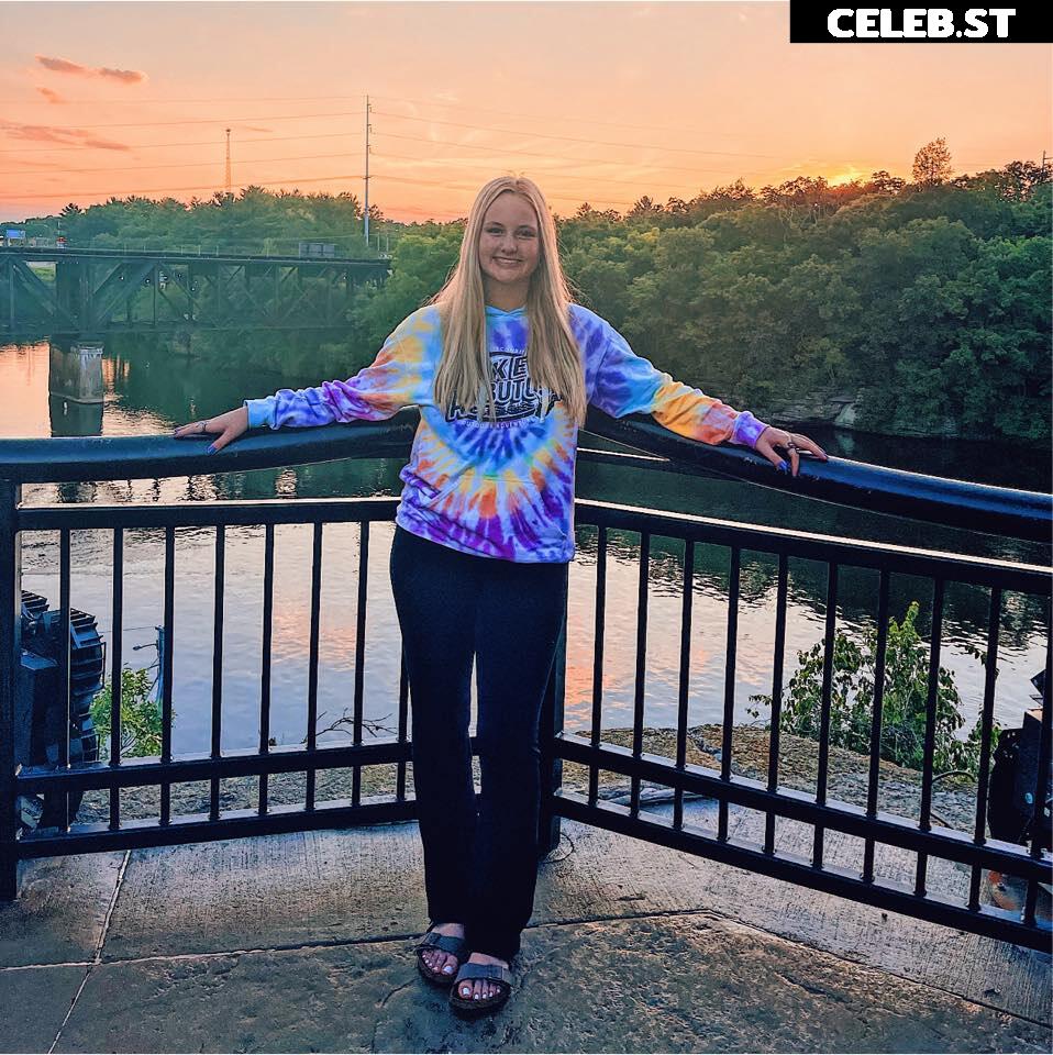 Anya.Truax Image 4772049