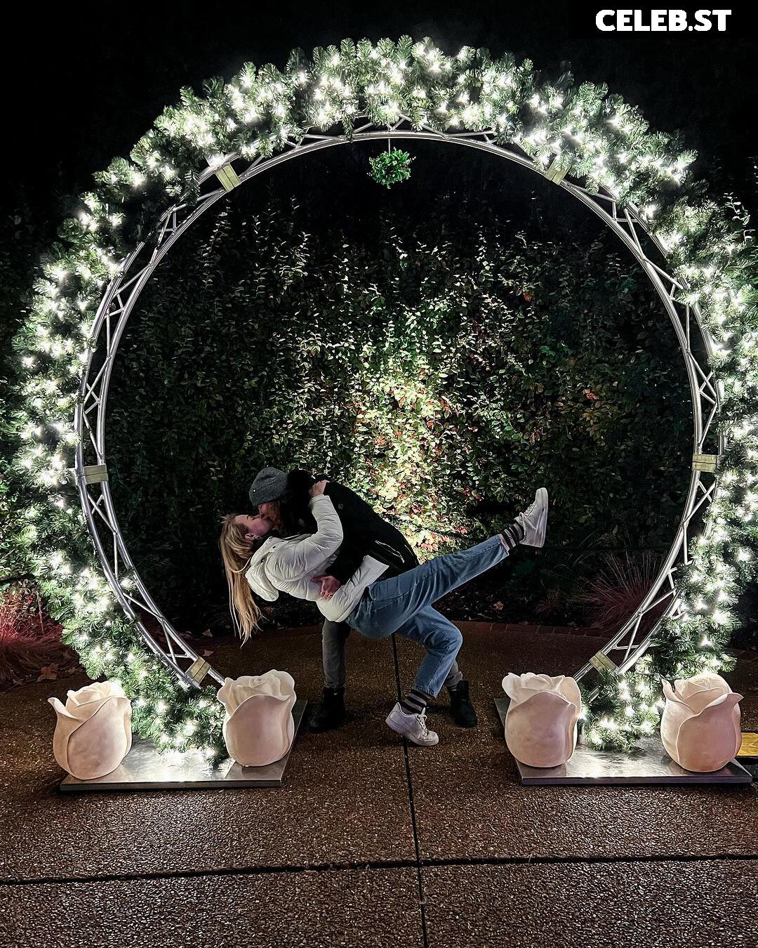 HaileeandKendra - Hailee Kendra Image 4764637