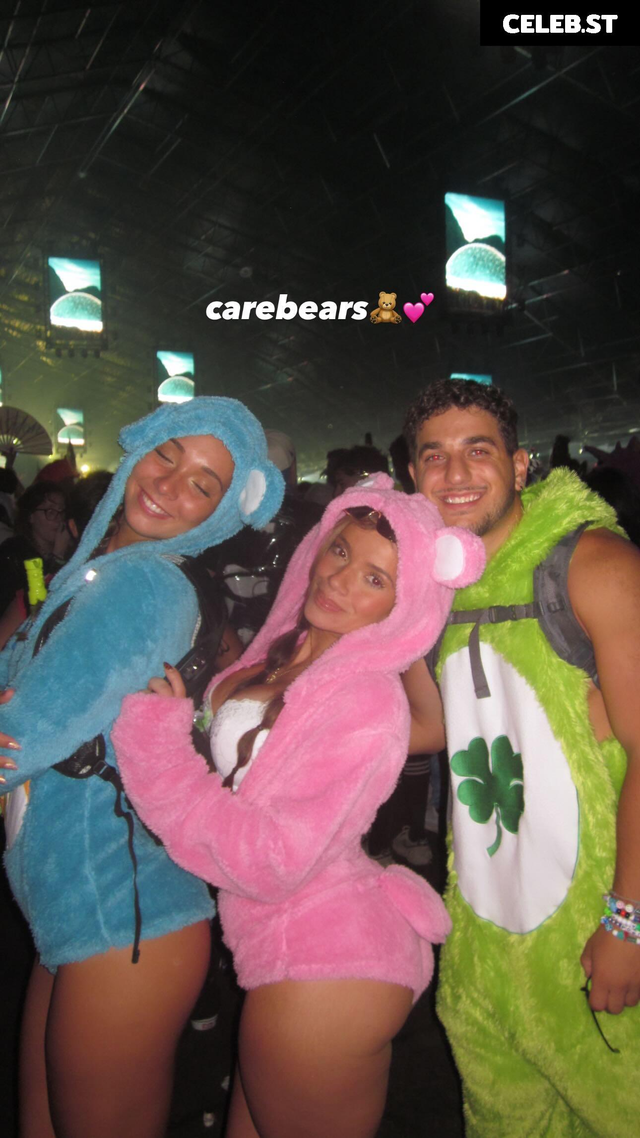 Kayla Manousselis / kaylamanousselis Image 4756519