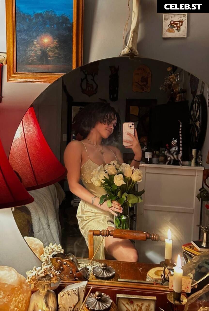 Aaliyeezy Image 4745524