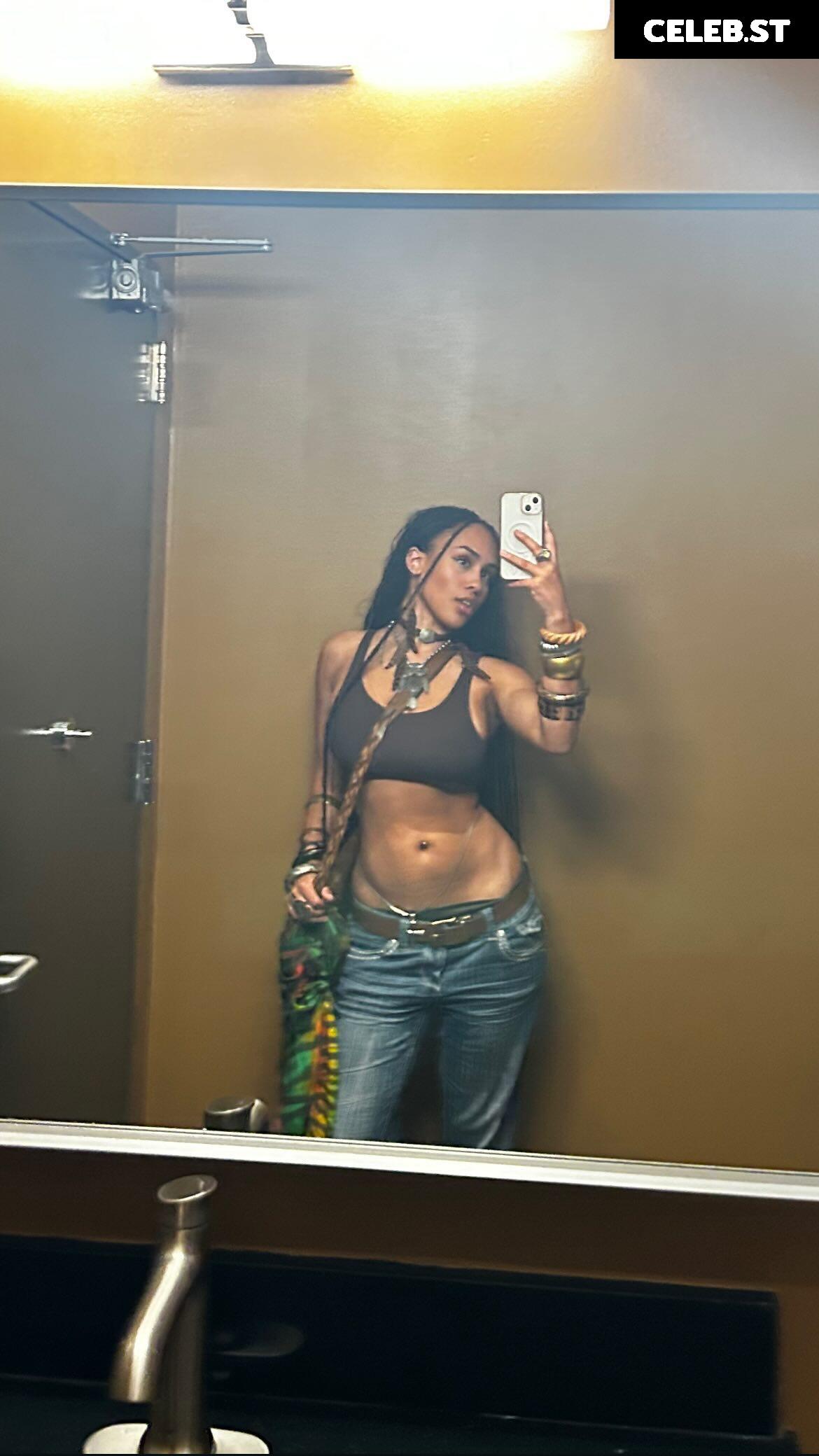 Aaliyeezy Image 4741071