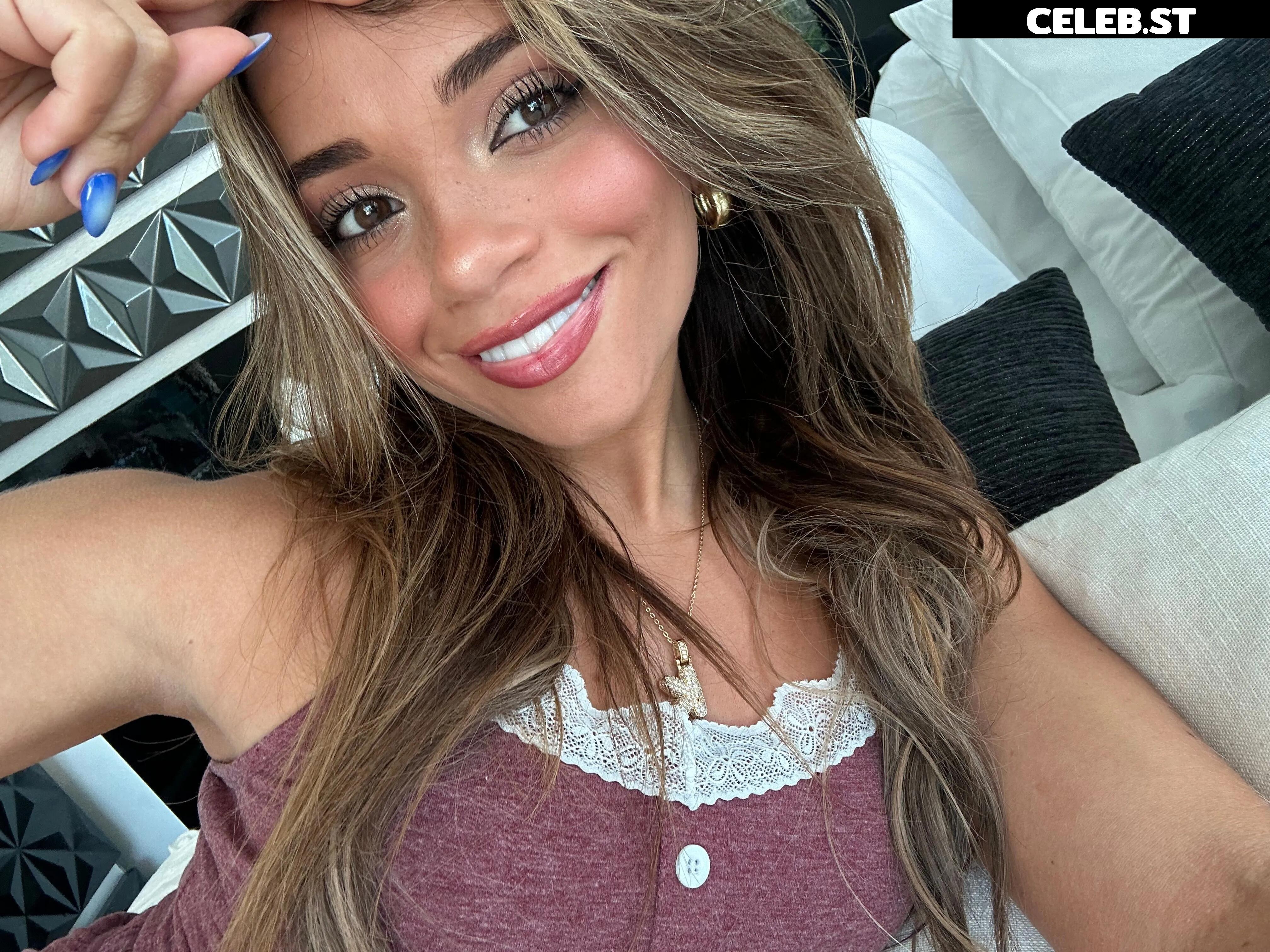 Kayla Manousselis / kaylamanousselis Image 4749716