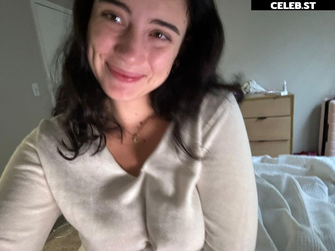 Hotblockchain / Emily Cocea / cryptobaddie1 Image 4748567