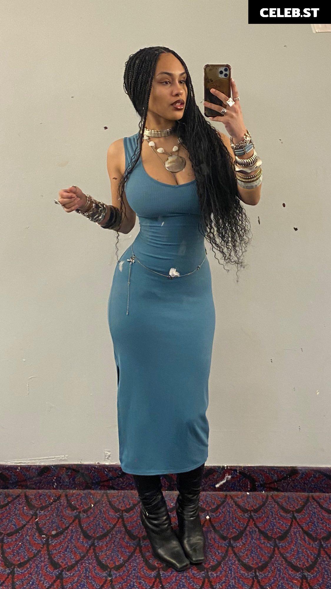 Aaliyeezy Image 4736708