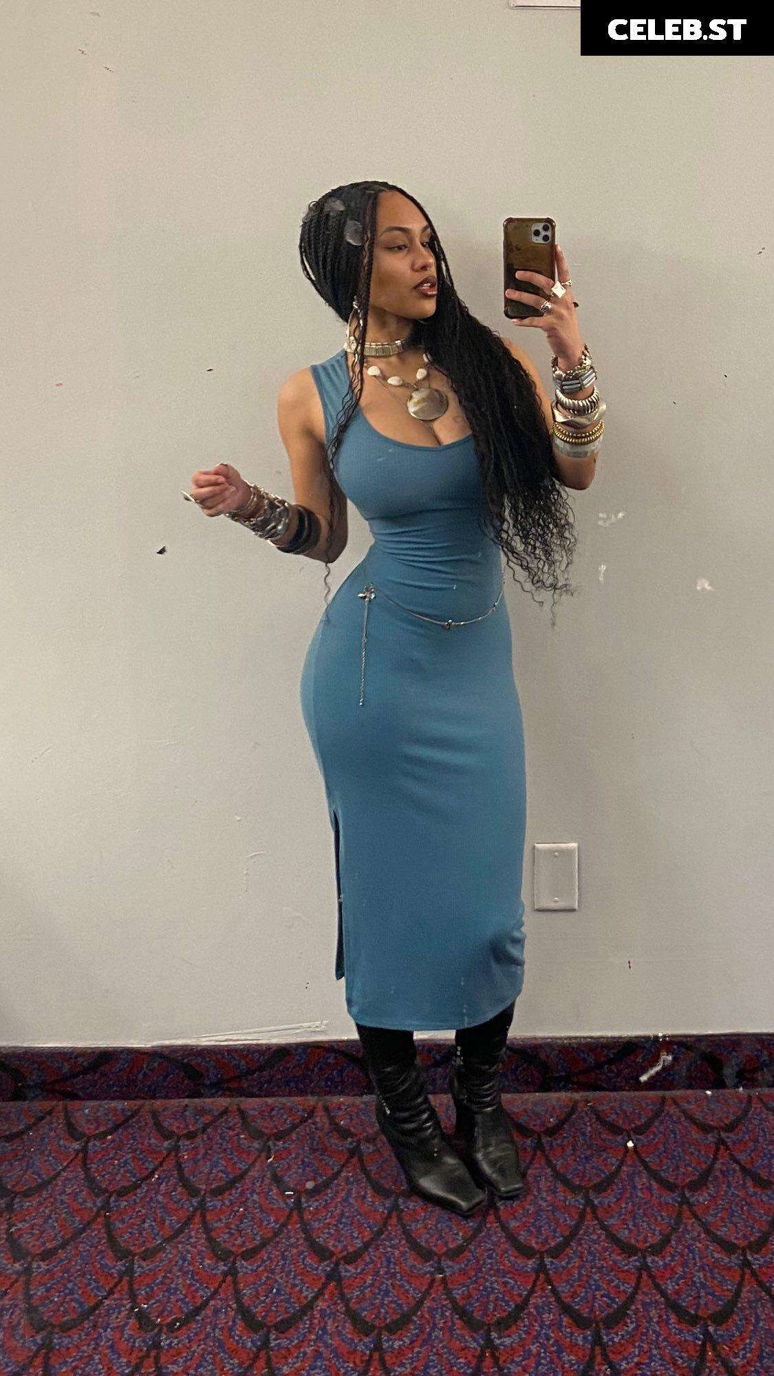 Aaliyeezy Image 4736675